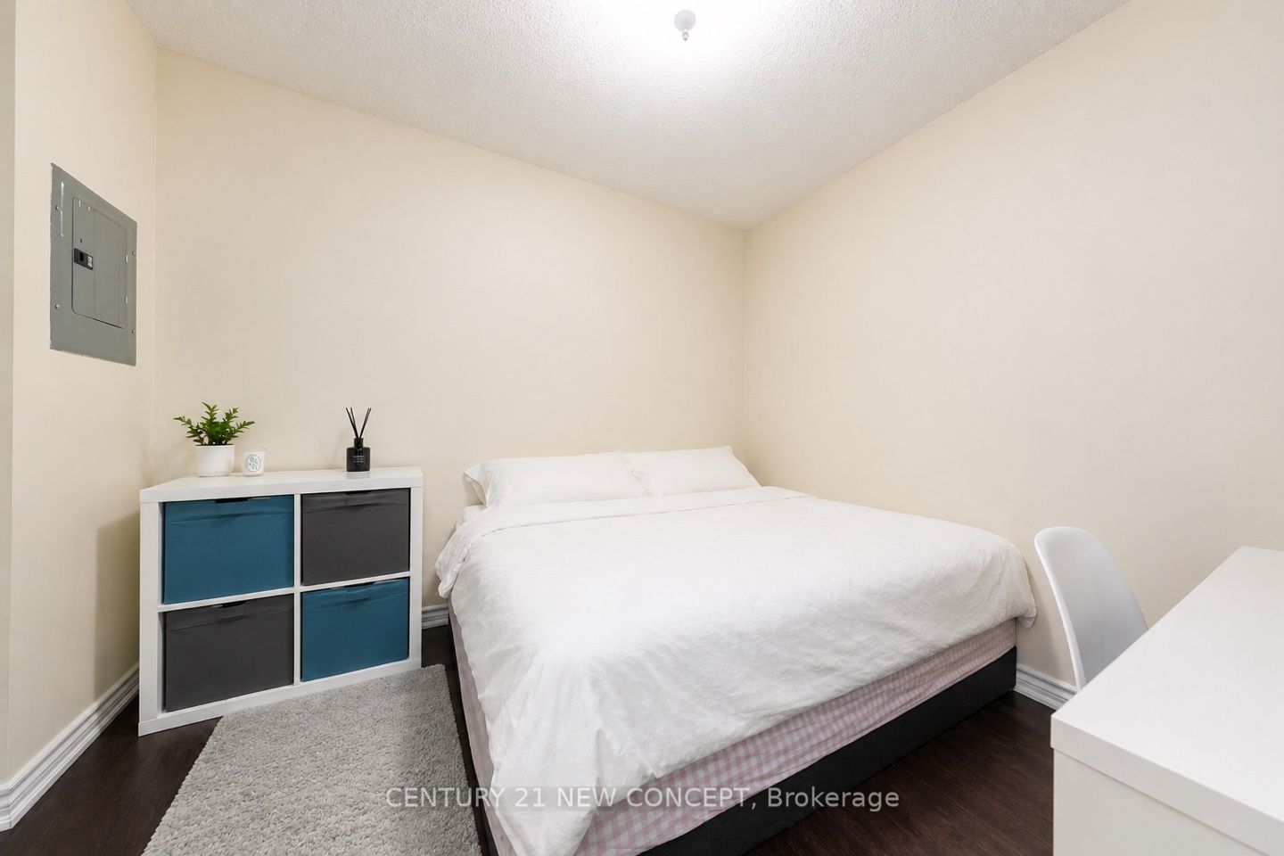 761 Bay Street 404, Toronto, ON M5G 2R2 photo 2
