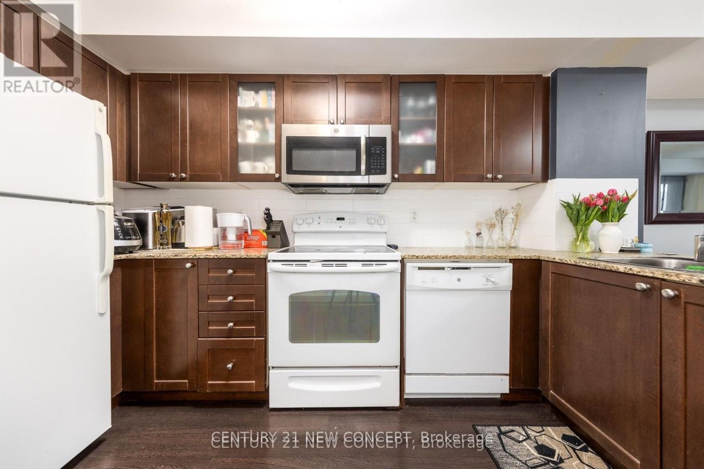 761 Bay Street 404, Toronto, ON M5G 2R2 photo 4