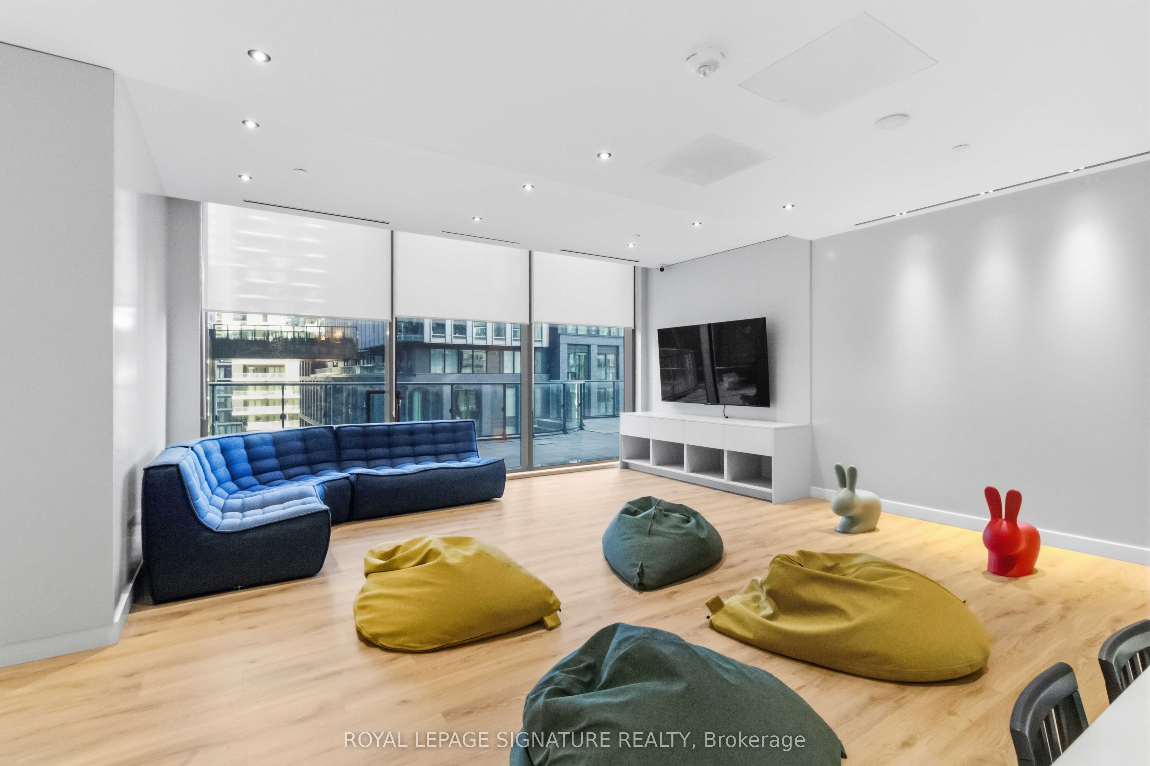 88 Queen Street E 4915, Toronto, ON M5C 0B6 photo 3