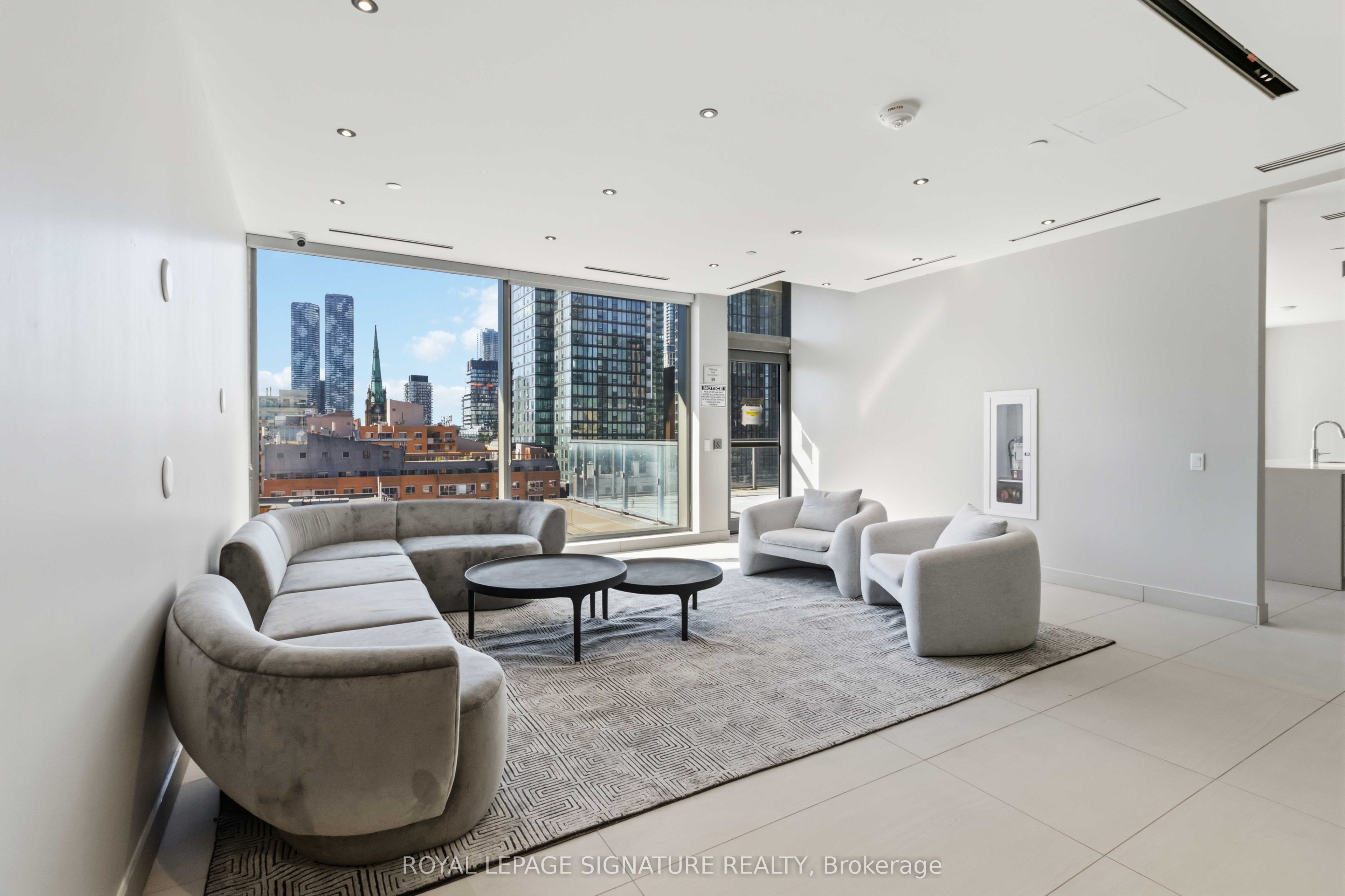 88 Queen Street E 4915, Toronto, ON M5C 0B6 photo 4