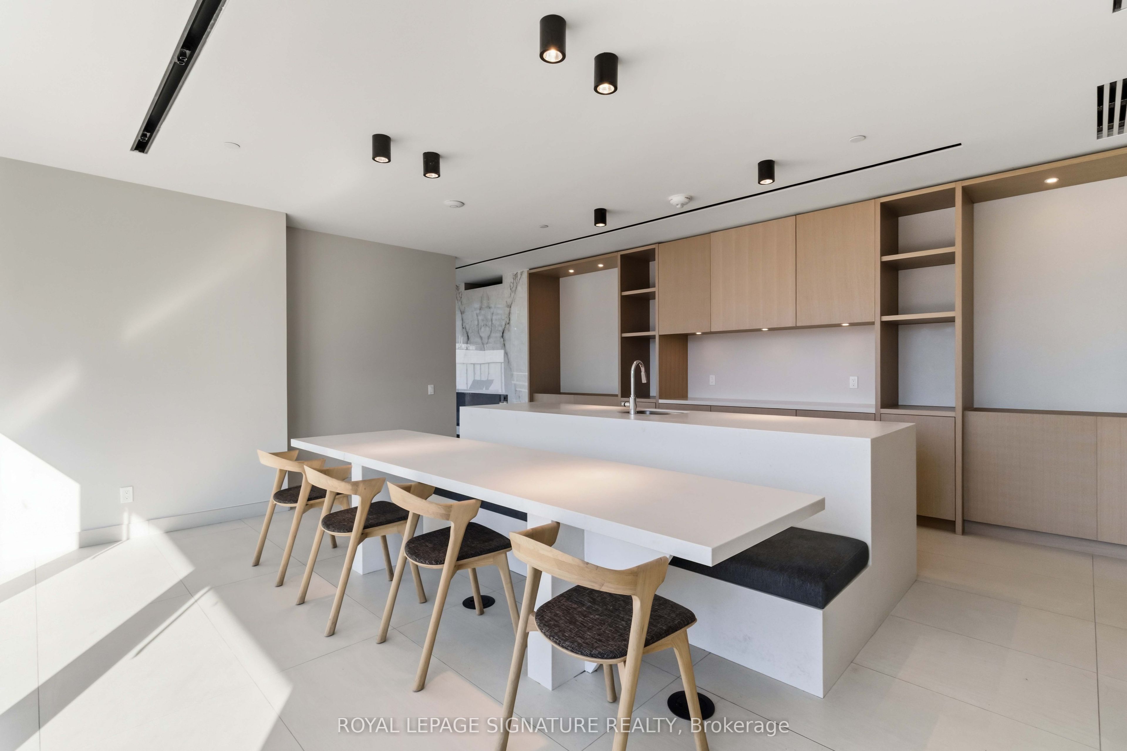 88 Queen Street E 4915, Toronto, ON M5C 0B6 photo 5