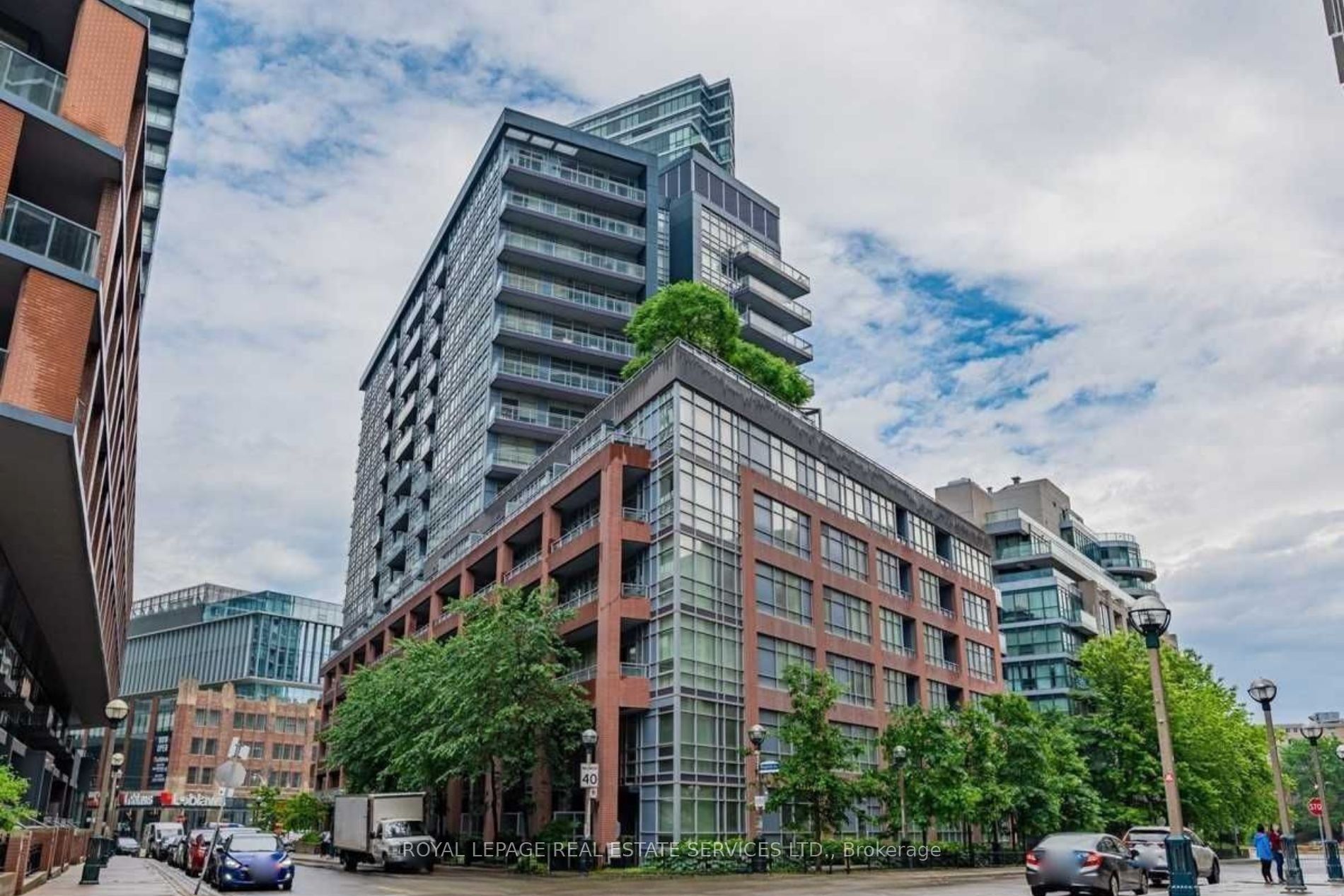 15 Bruyeres Mews 402, Toronto, ON M5V 0A6