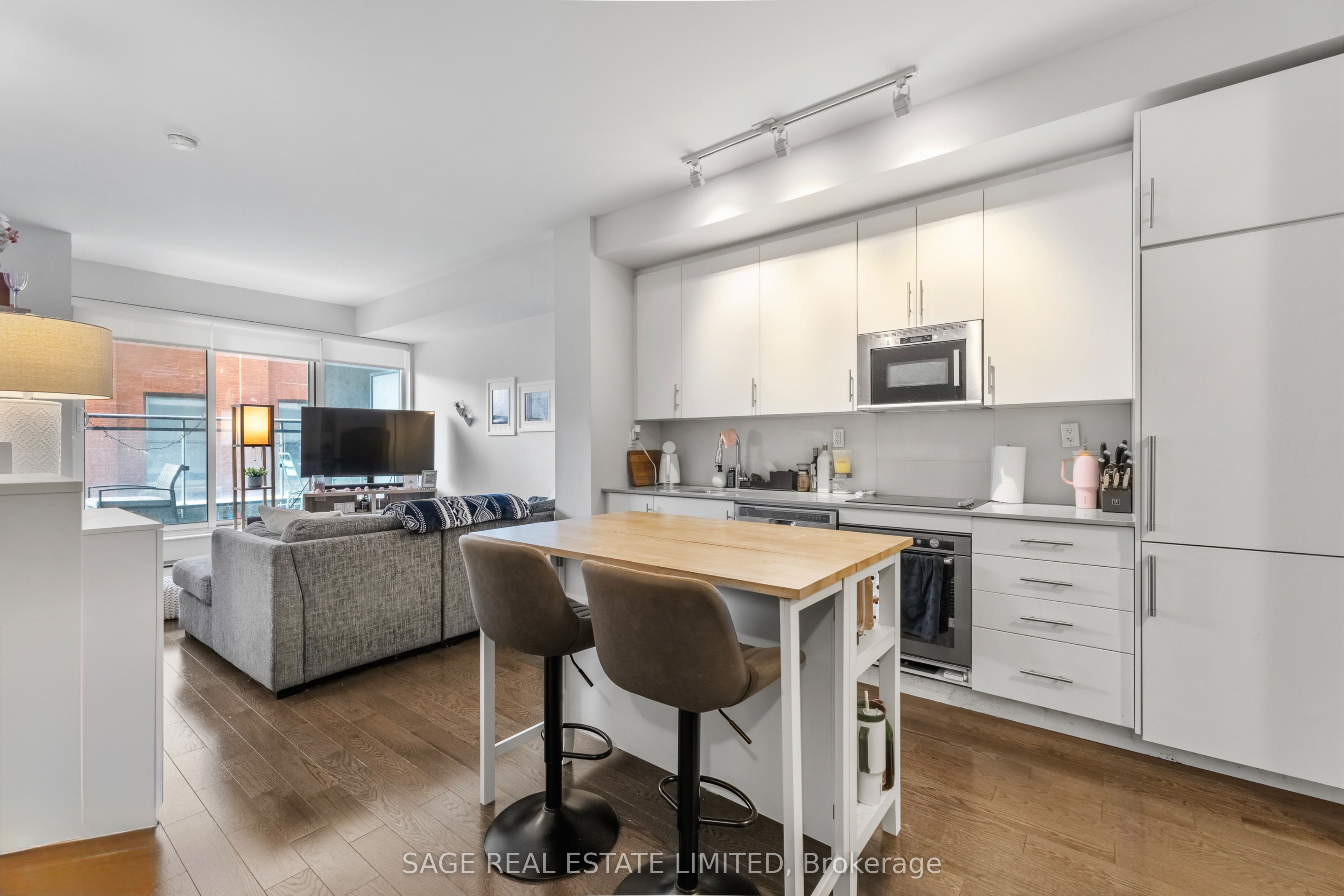 460 Adelaide Street E 309, Toronto, ON M5A 1N4
