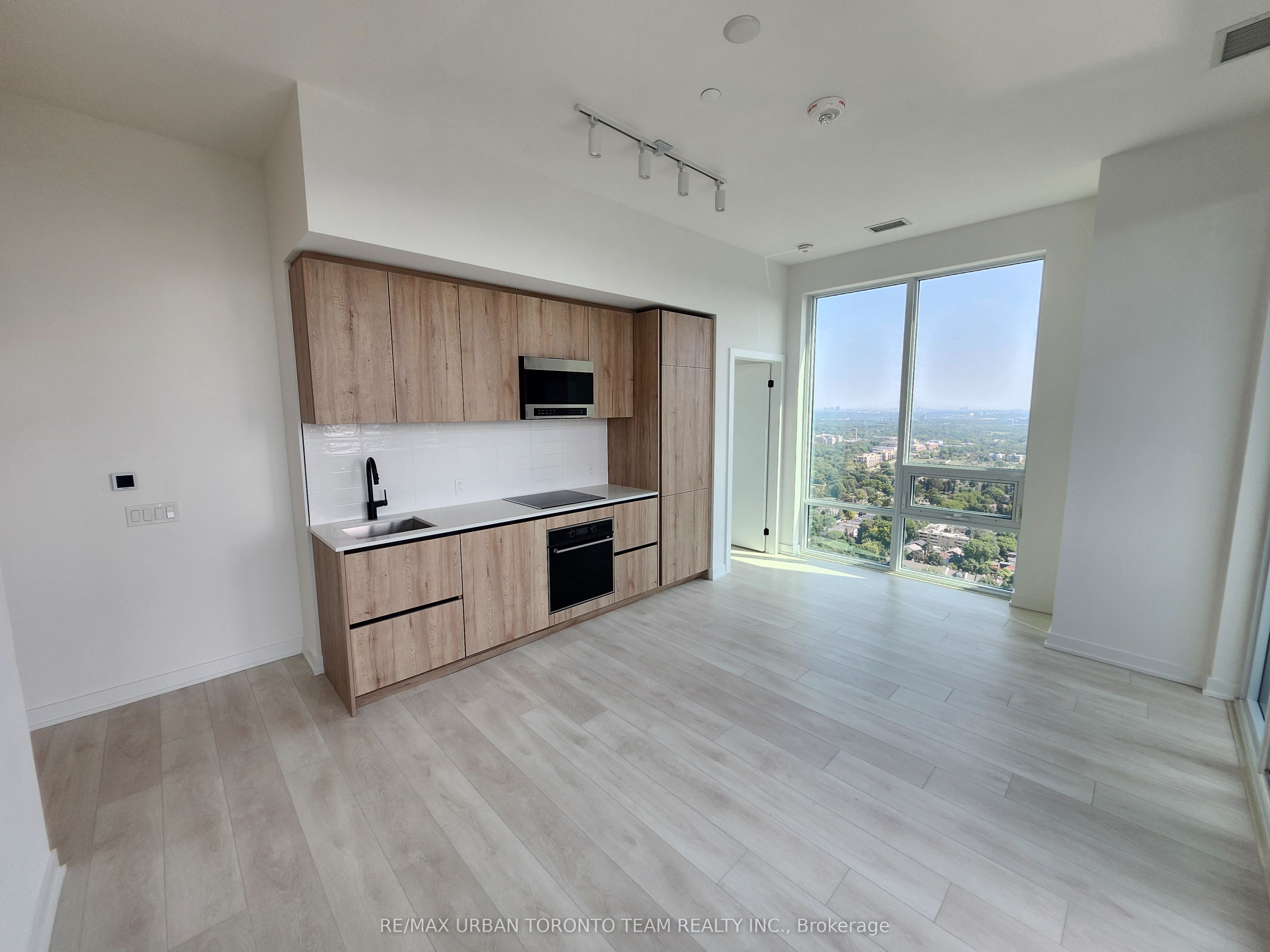 117 Broadway Avenue 3904, Toronto, ON M4P 1V3 photo 3