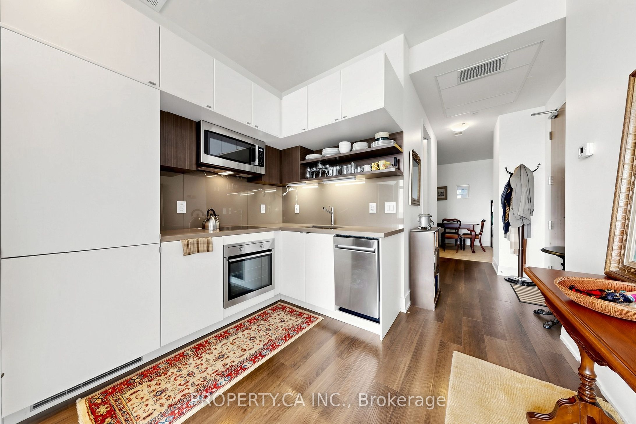 111 St Clair Avenue W 1508, Toronto, ON M4V 1N5 photo 5