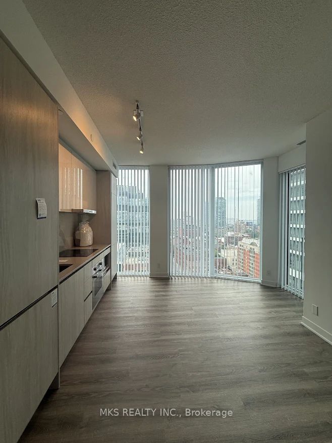 180 Front Street E 1806, Toronto, ON M5A 0A9