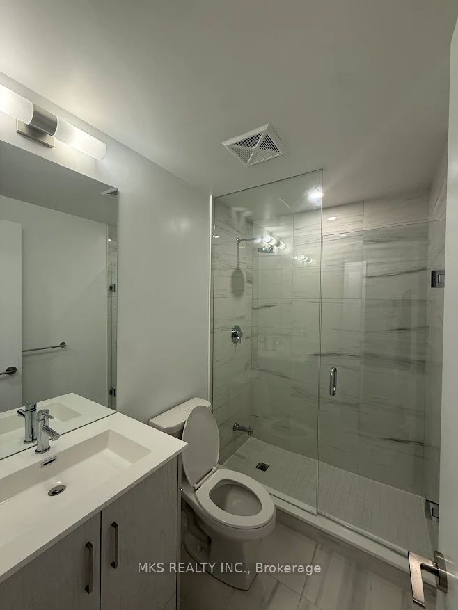 180 Front Street E 1806, Toronto, ON M5A 0A9 photo 2