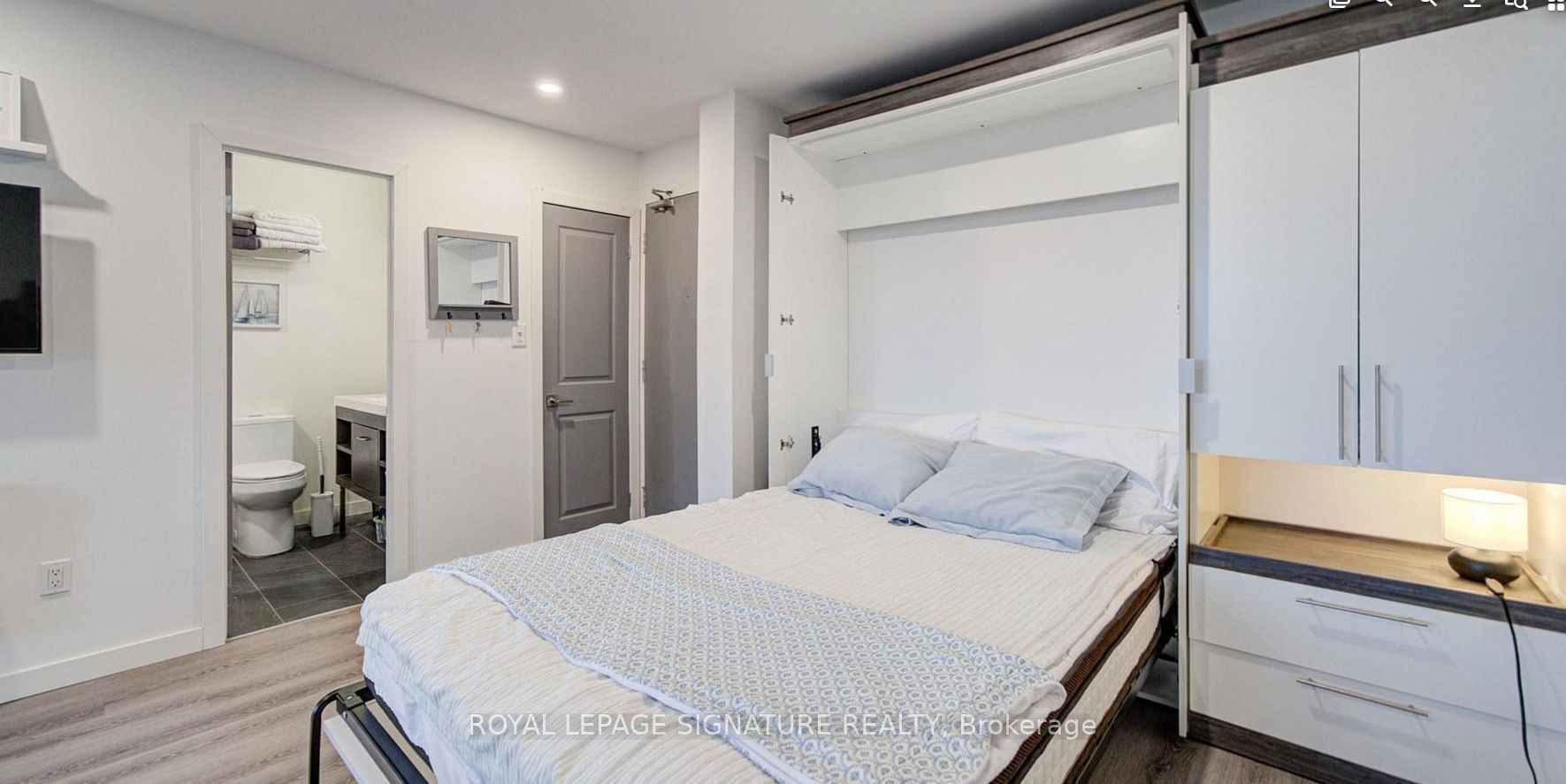 720 Spadina Avenue 1605, Toronto, ON M5S 2T9 photo 4