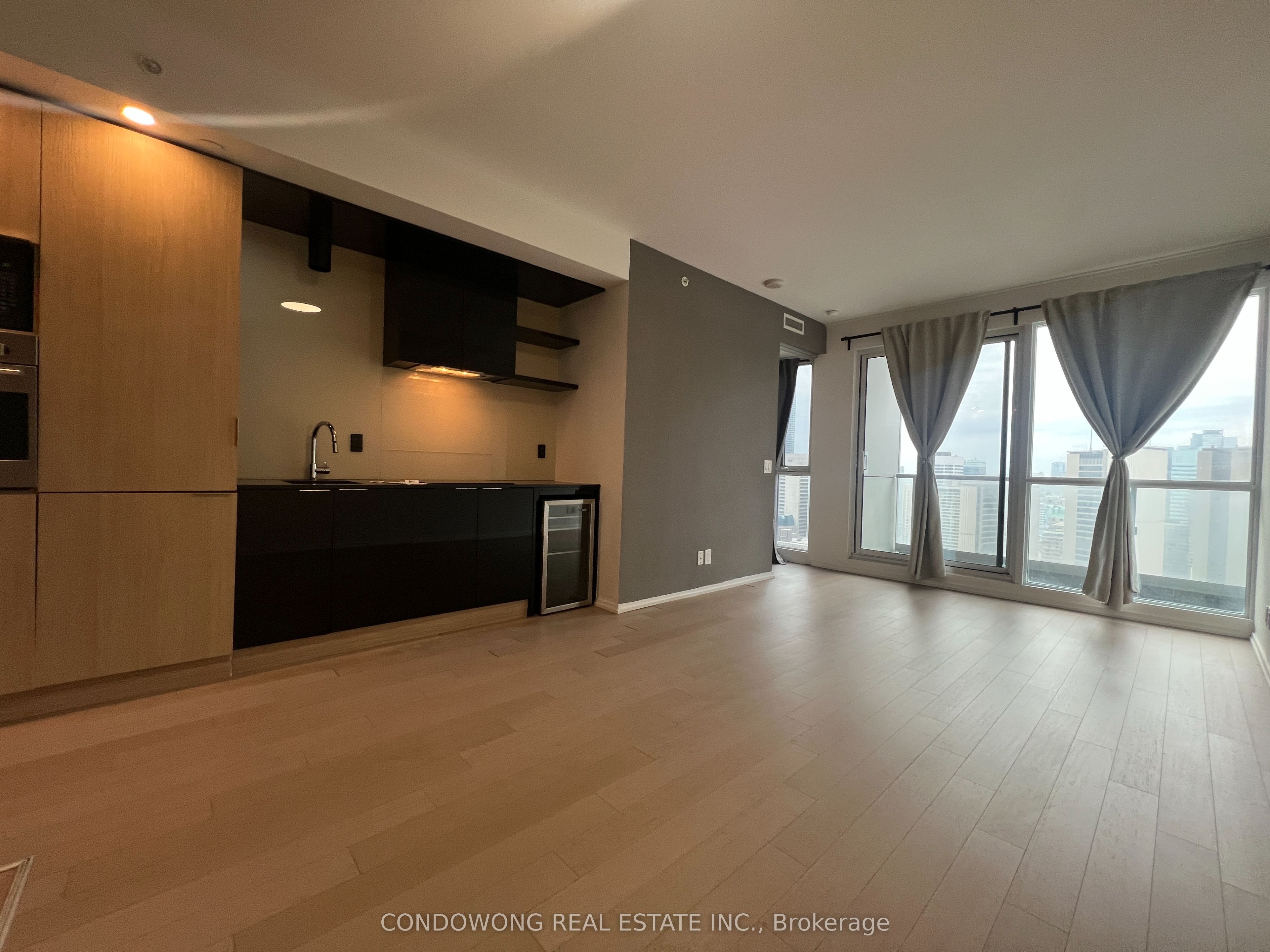 70 Temperance Street 2901, Toronto, ON M5H 0B1