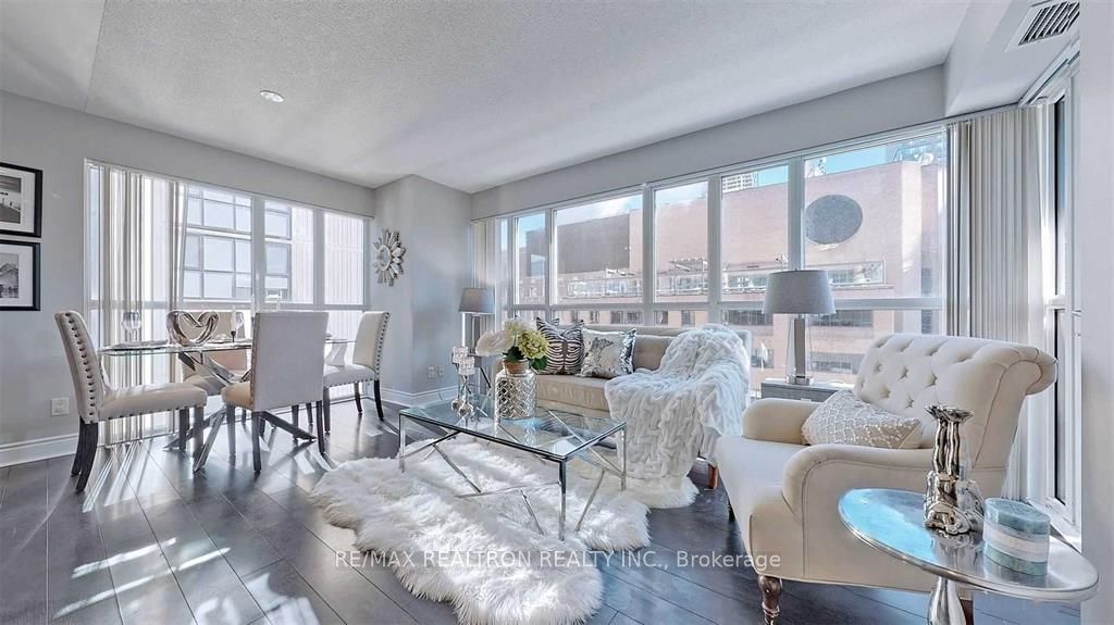 28 Ted Rogers Way 1411, Toronto, ON M4Y 2W7 photo 2