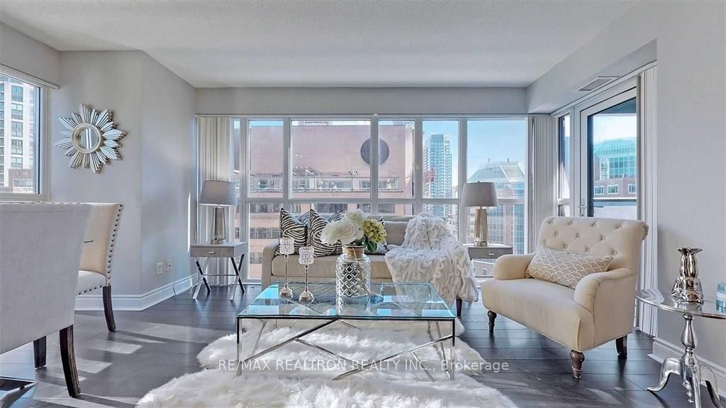 28 Ted Rogers Way 1411, Toronto, ON M4Y 2W7 photo 4