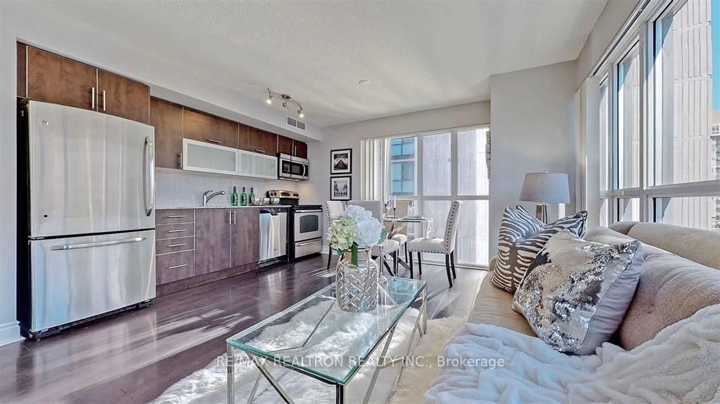 28 Ted Rogers Way 1411, Toronto, ON M4Y 2W7 photo 5