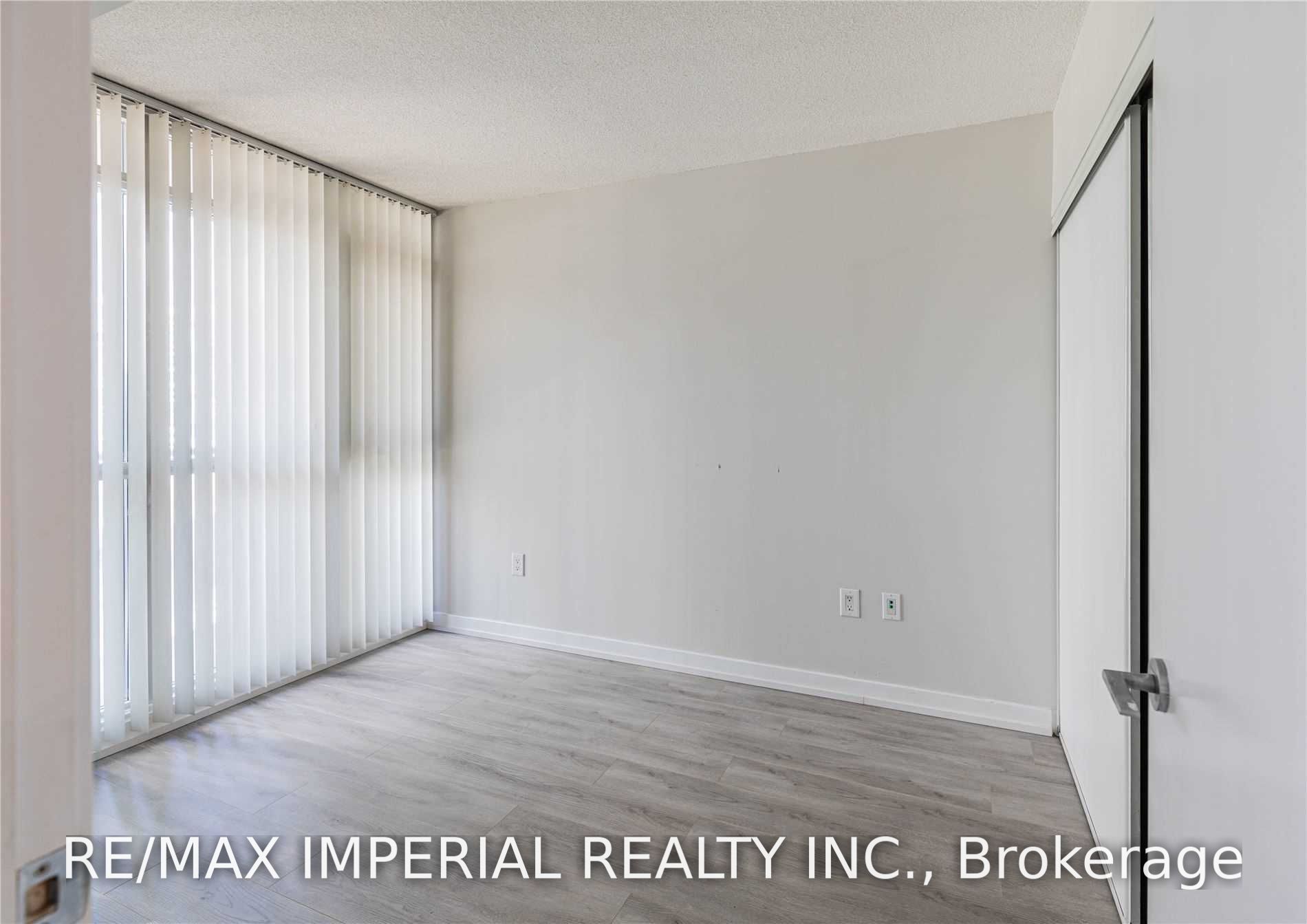 15 Iceboat Terrace 637, Toronto, ON M5V 4A5 photo 4