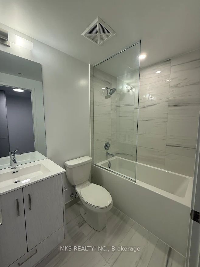 180 Front Street E 2611, Toronto, ON M5A 0A9 photo 2