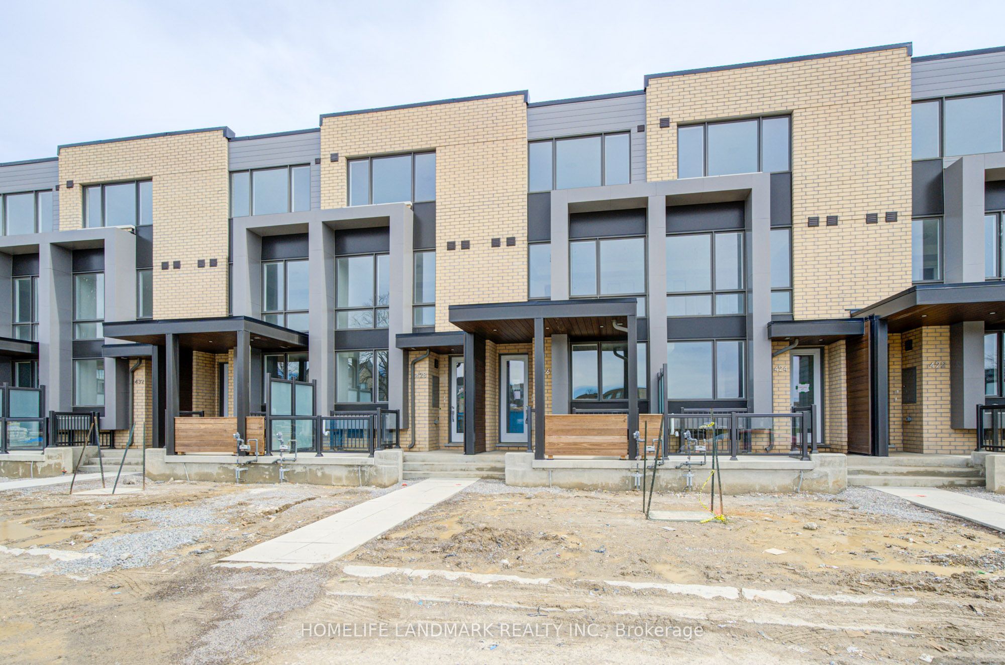 426 New Lawrence Heights Way Boulevard, Toronto, ON M6A 0E6 photo 2
