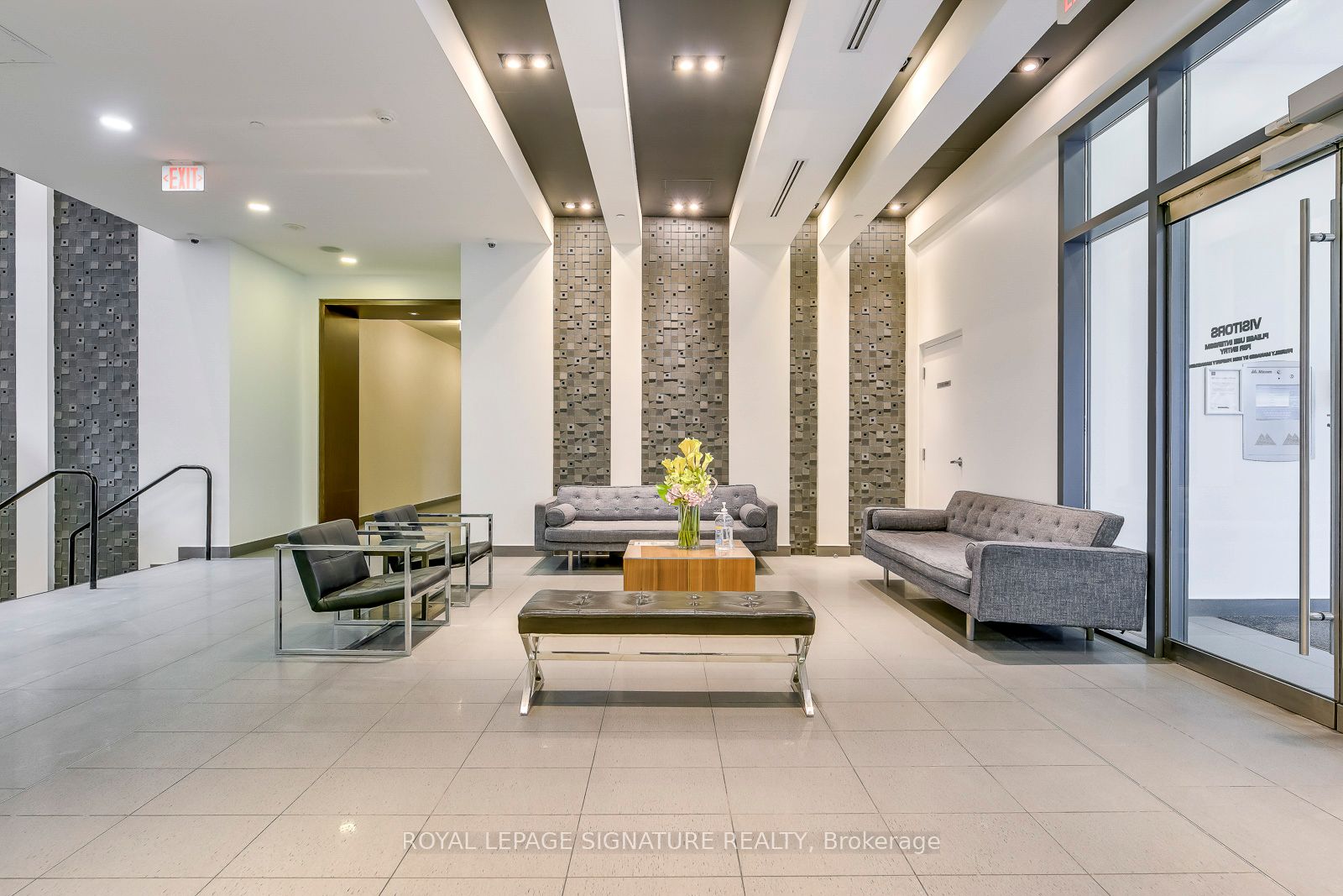 20 Bruyeres Mews 1901, Toronto, ON M5V 0G8 photo 4