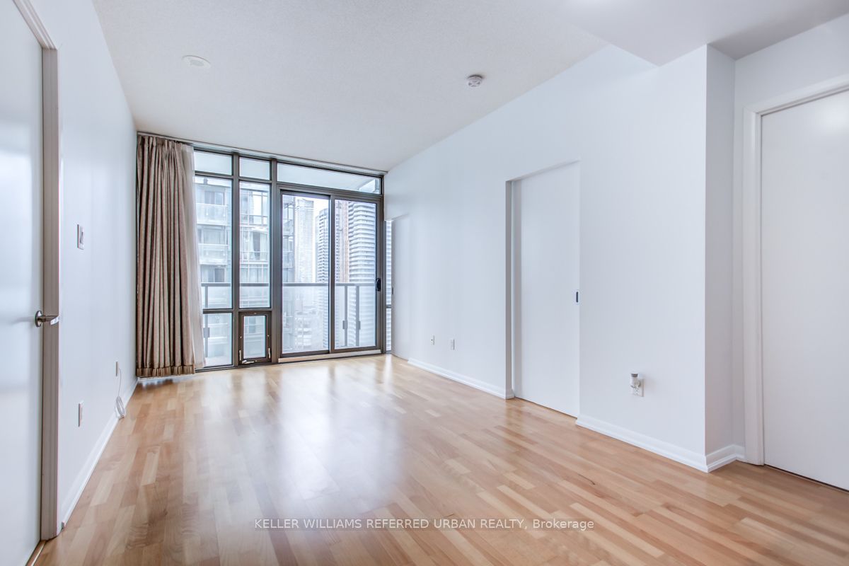 38 Grenville Street 3109, Toronto, ON M4Y 1A5 photo 3