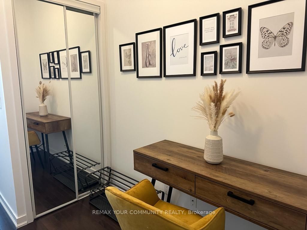 14 York Street 1709, Toronto, ON M5J 0B1 photo 3