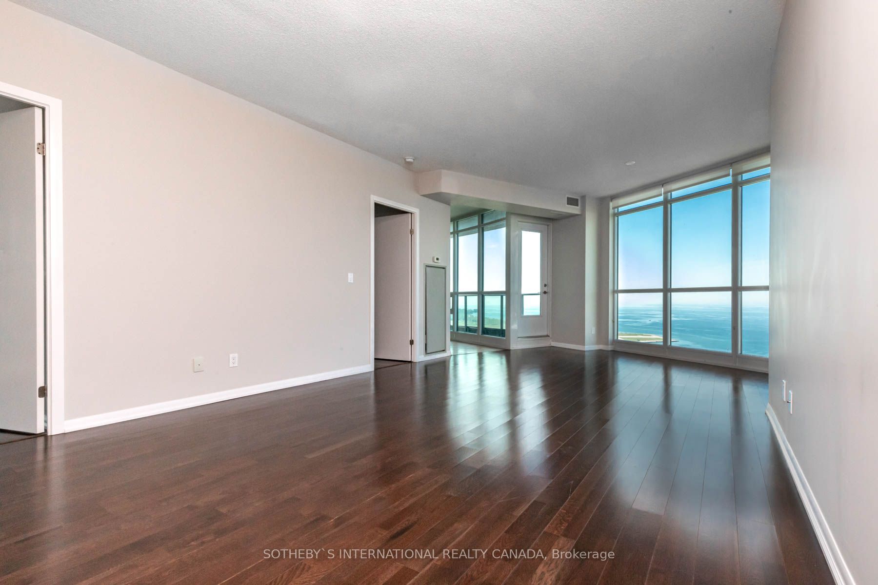 215 Fort York Boulevard 2904, Toronto, ON M5V 4A2 photo 3