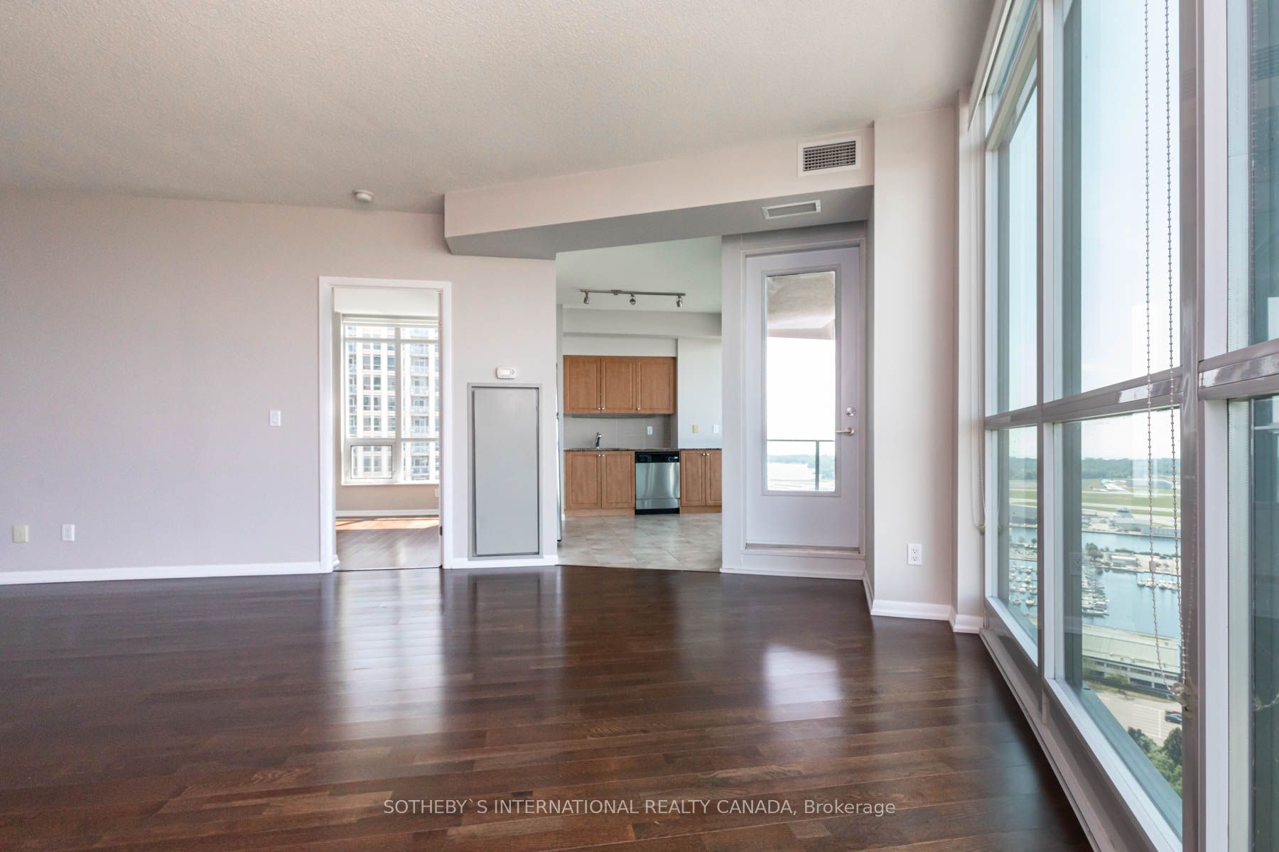 215 Fort York Boulevard 2904, Toronto, ON M5V 4A2 photo 4