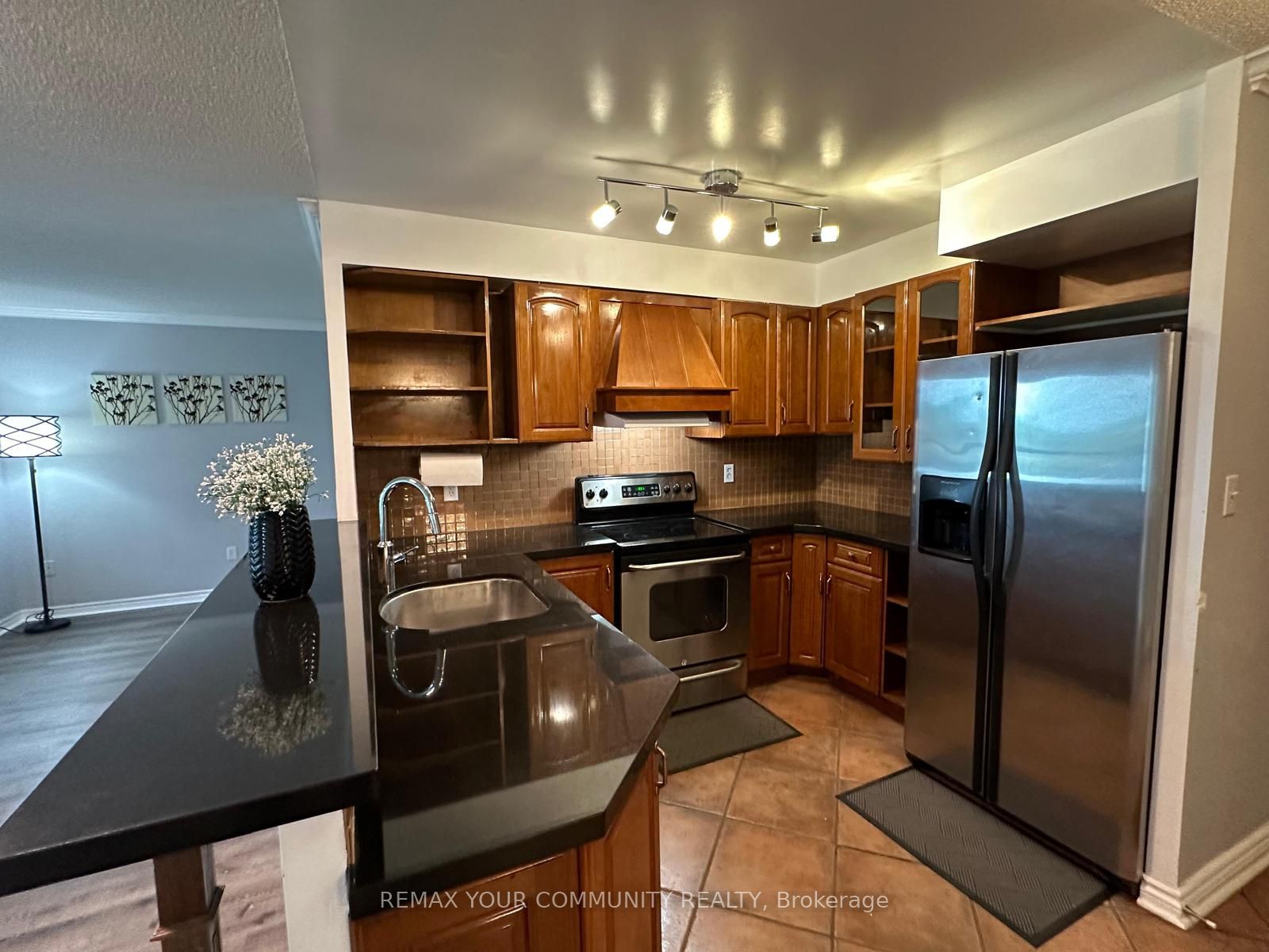 7 Lorraine Drive 810, Toronto, ON M2N 7H2 photo 3