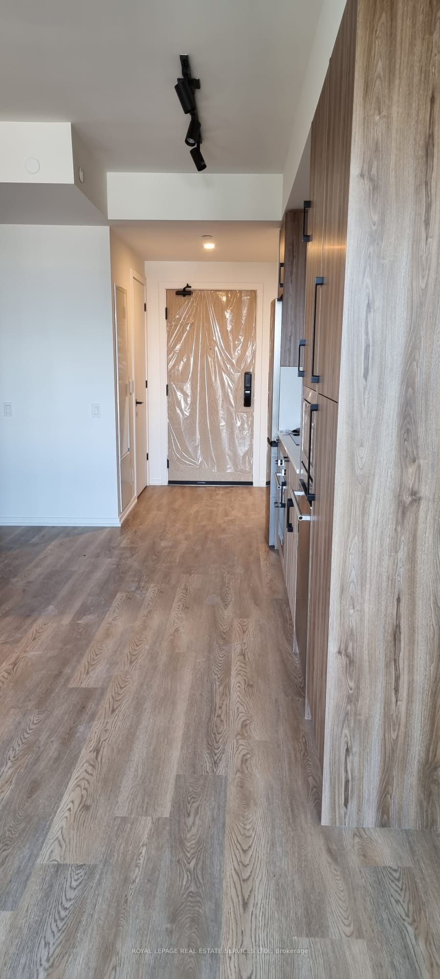 109 Erskine Avenue 1204, Toronto, ON M4P 0G8