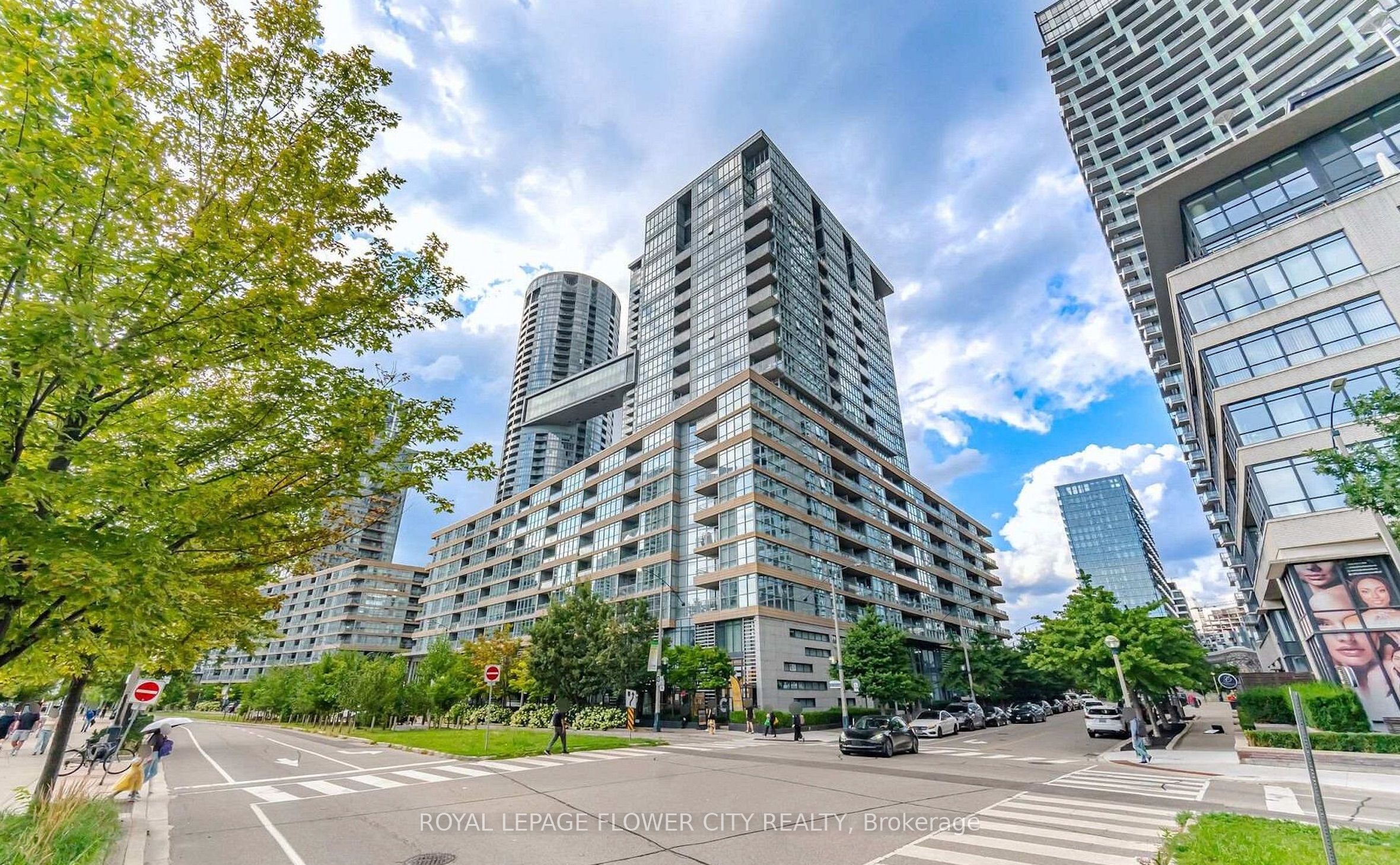 10 Capreol Court 355, Toronto, ON M5V 4B3 photo 2