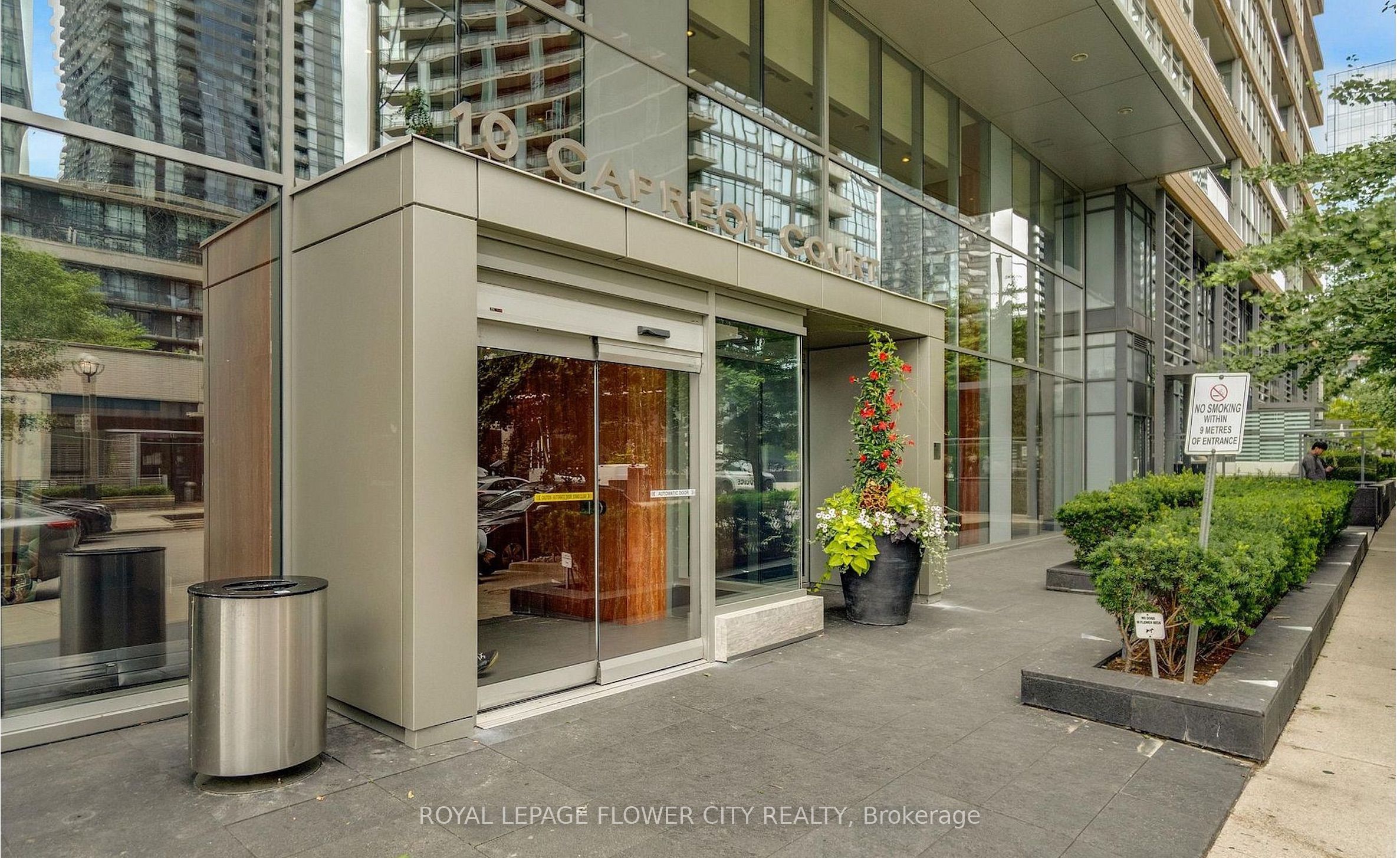 10 Capreol Court 355, Toronto, ON M5V 4B3 photo 3