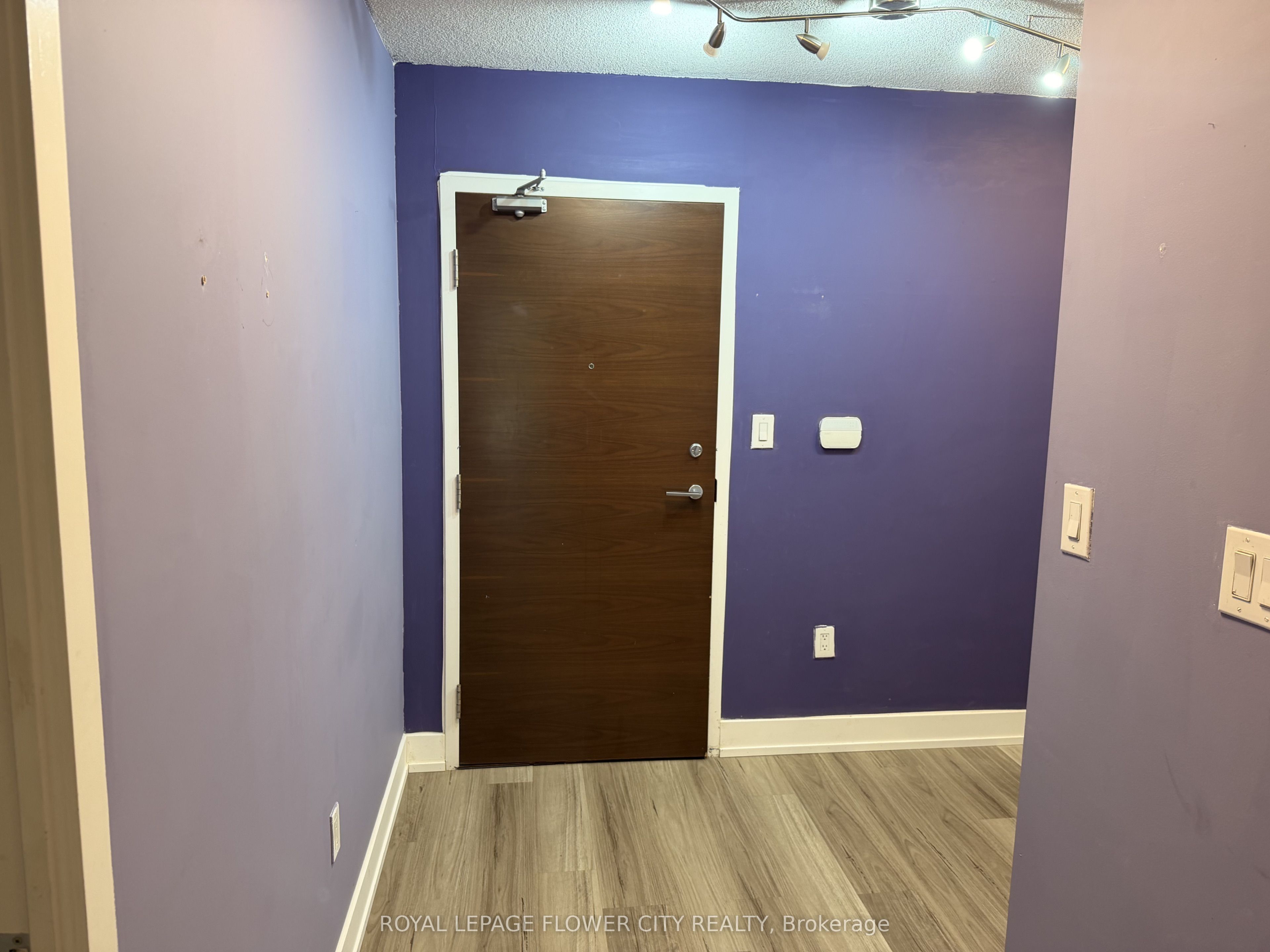 10 Capreol Court 355, Toronto, ON M5V 4B3 photo 4