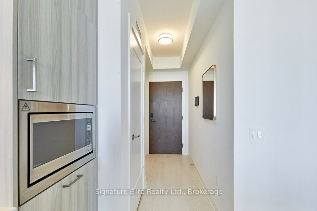 30 Inn on the Park 4207, Toronto, ON M3C 0P7 photo 4