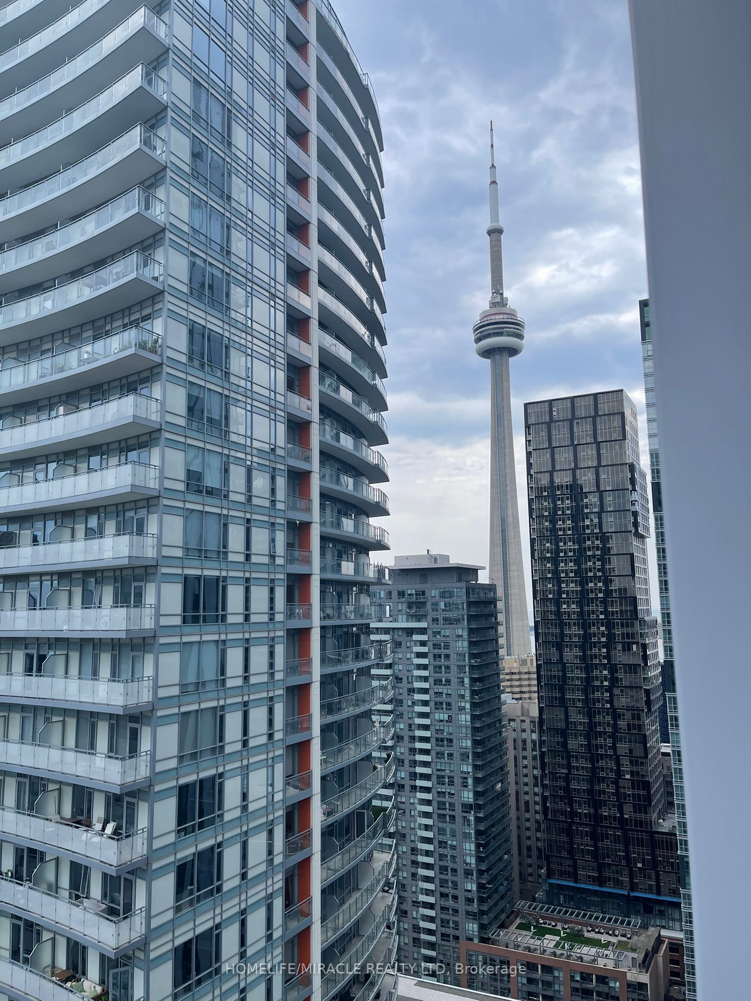 28 Widmer Street 3528, Toronto, ON M5V 2E7