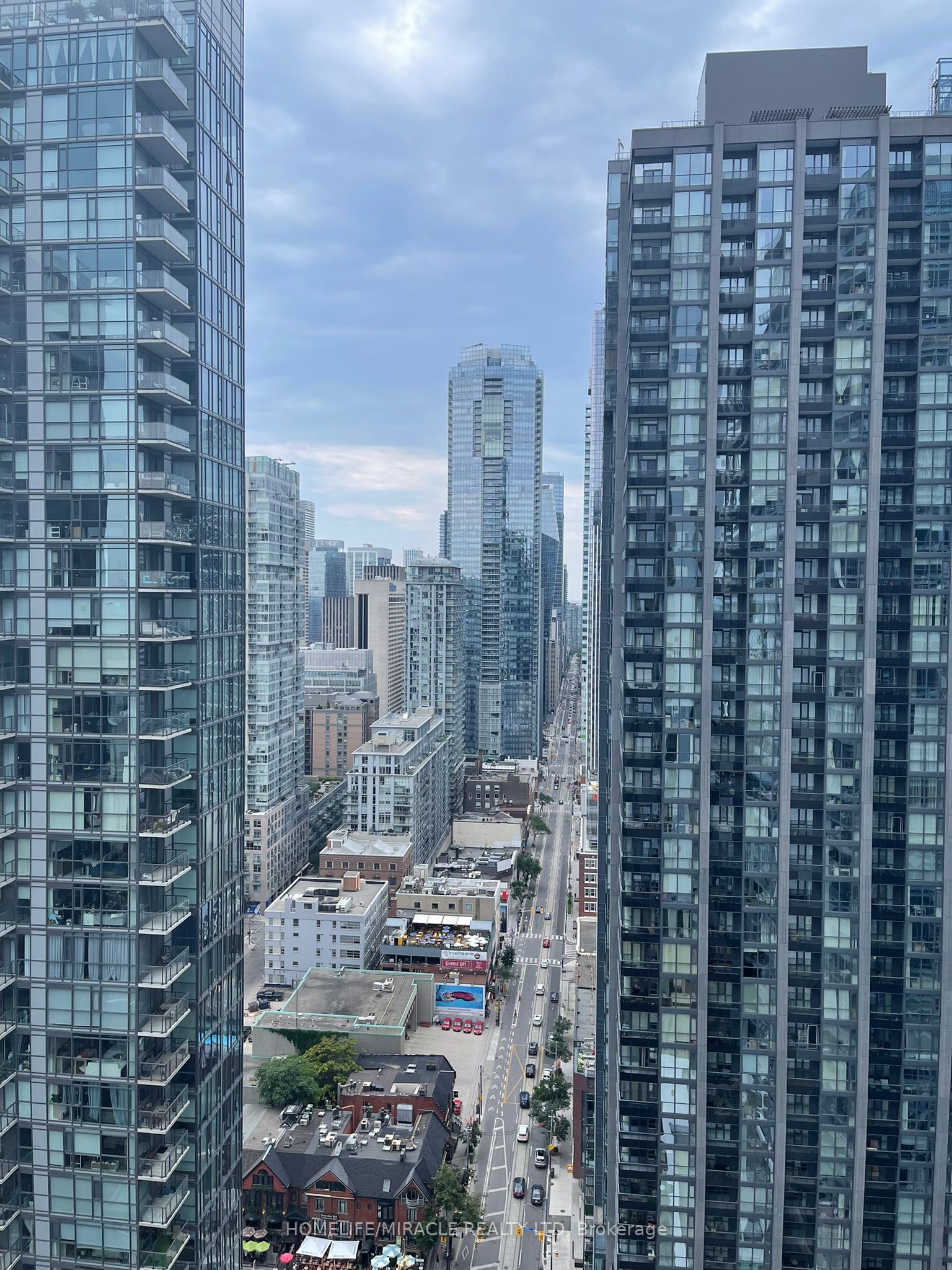 28 Widmer Street 3528, Toronto, ON M5V 2E7 photo 2