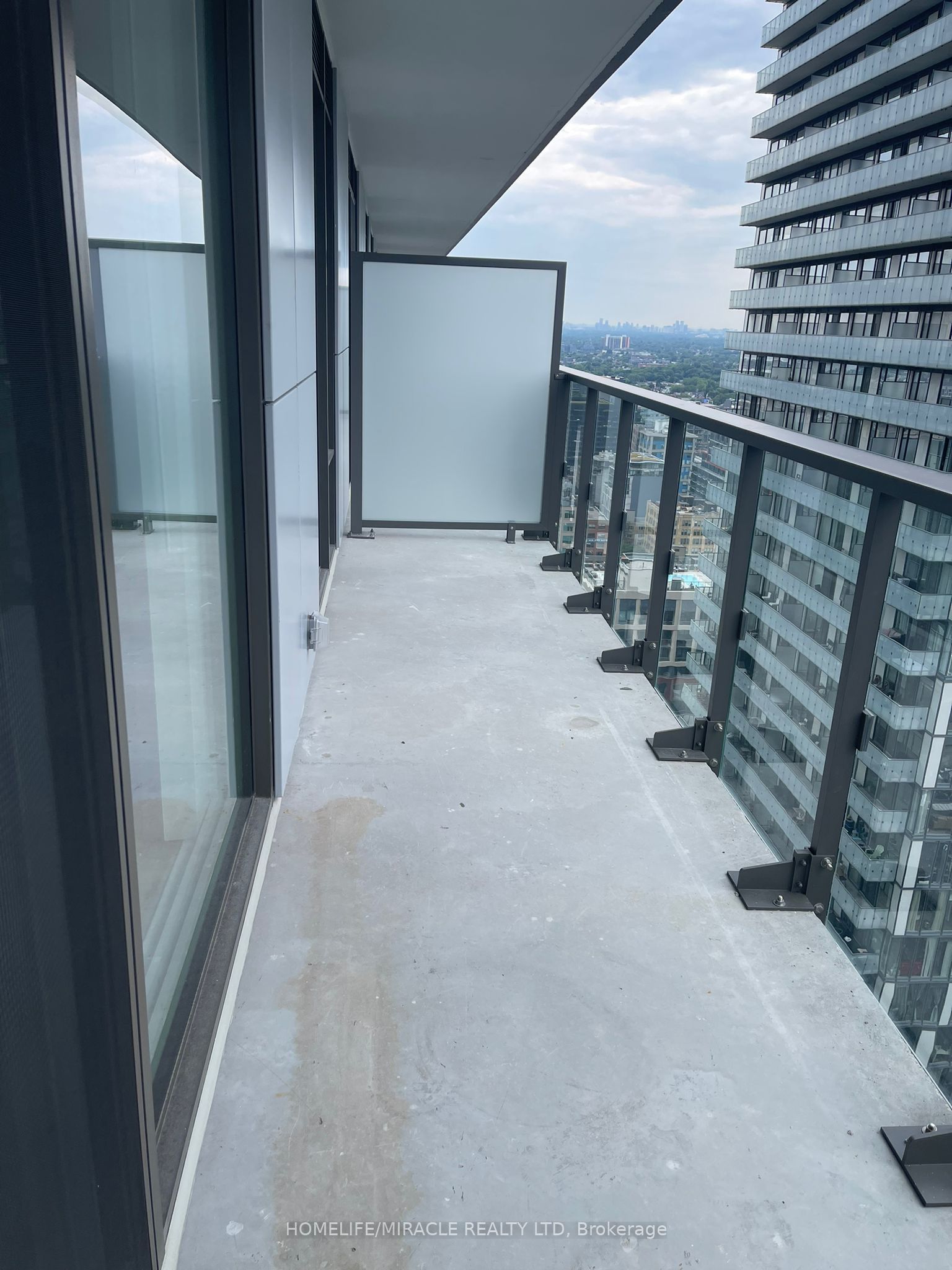 28 Widmer Street 3528, Toronto, ON M5V 2E7 photo 4