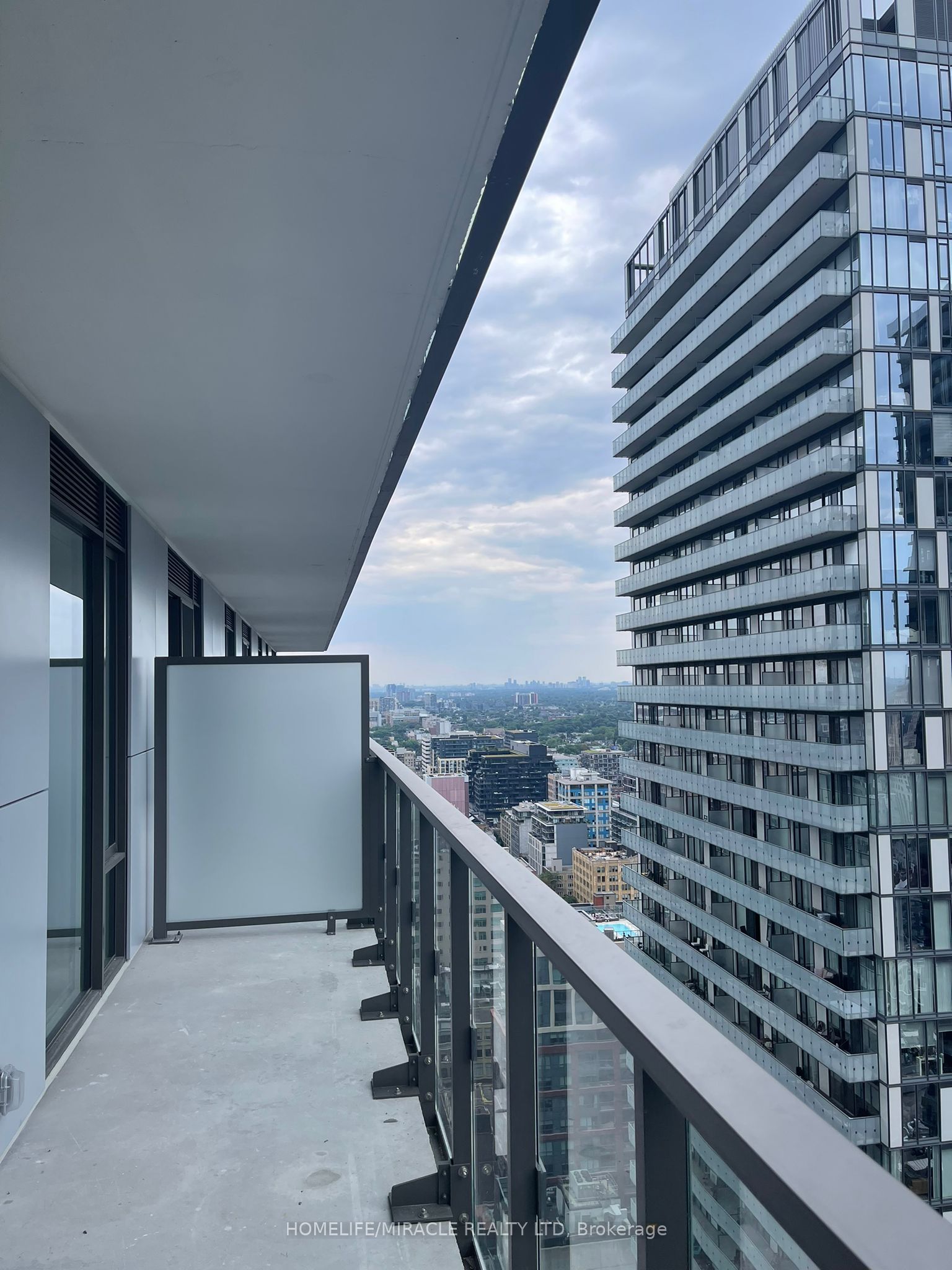 28 Widmer Street 3528, Toronto, ON M5V 2E7 photo 5