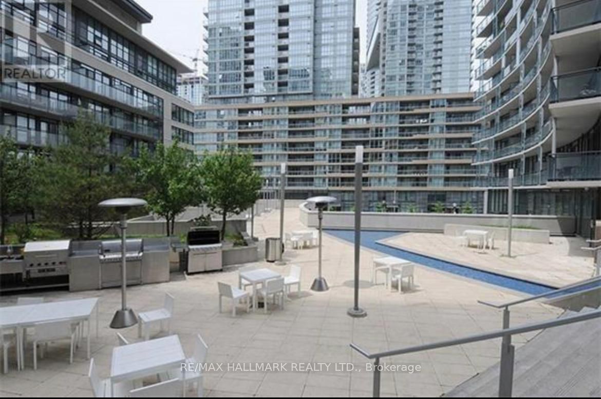 25 Capreol Court 1009, Toronto, ON M5V 3Z7