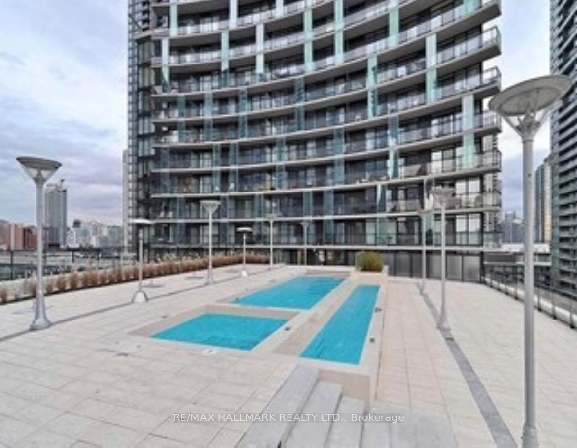 25 Capreol Court 1009, Toronto, ON M5V 3Z7 photo 2