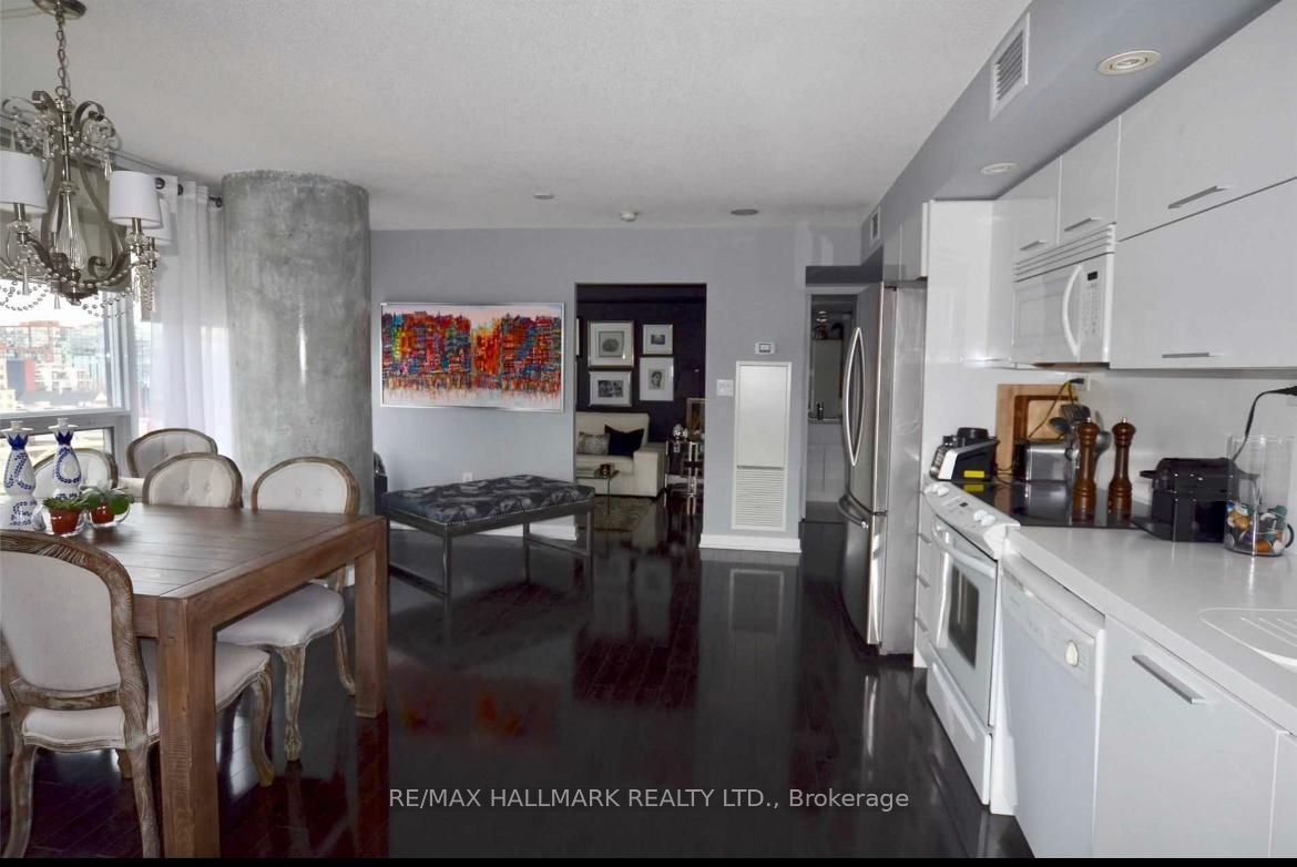 25 Capreol Court 1009, Toronto, ON M5V 3Z7 photo 5