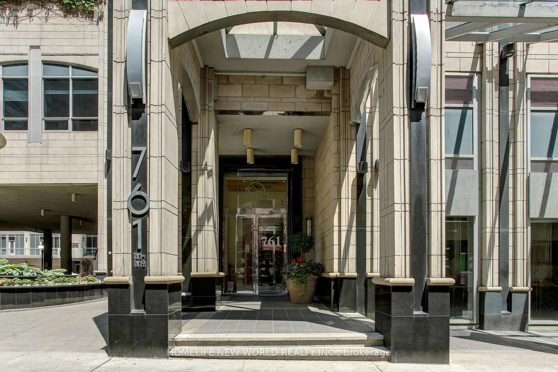 761 Bay Street 3305, Toronto, ON M5G 2R2 photo 2