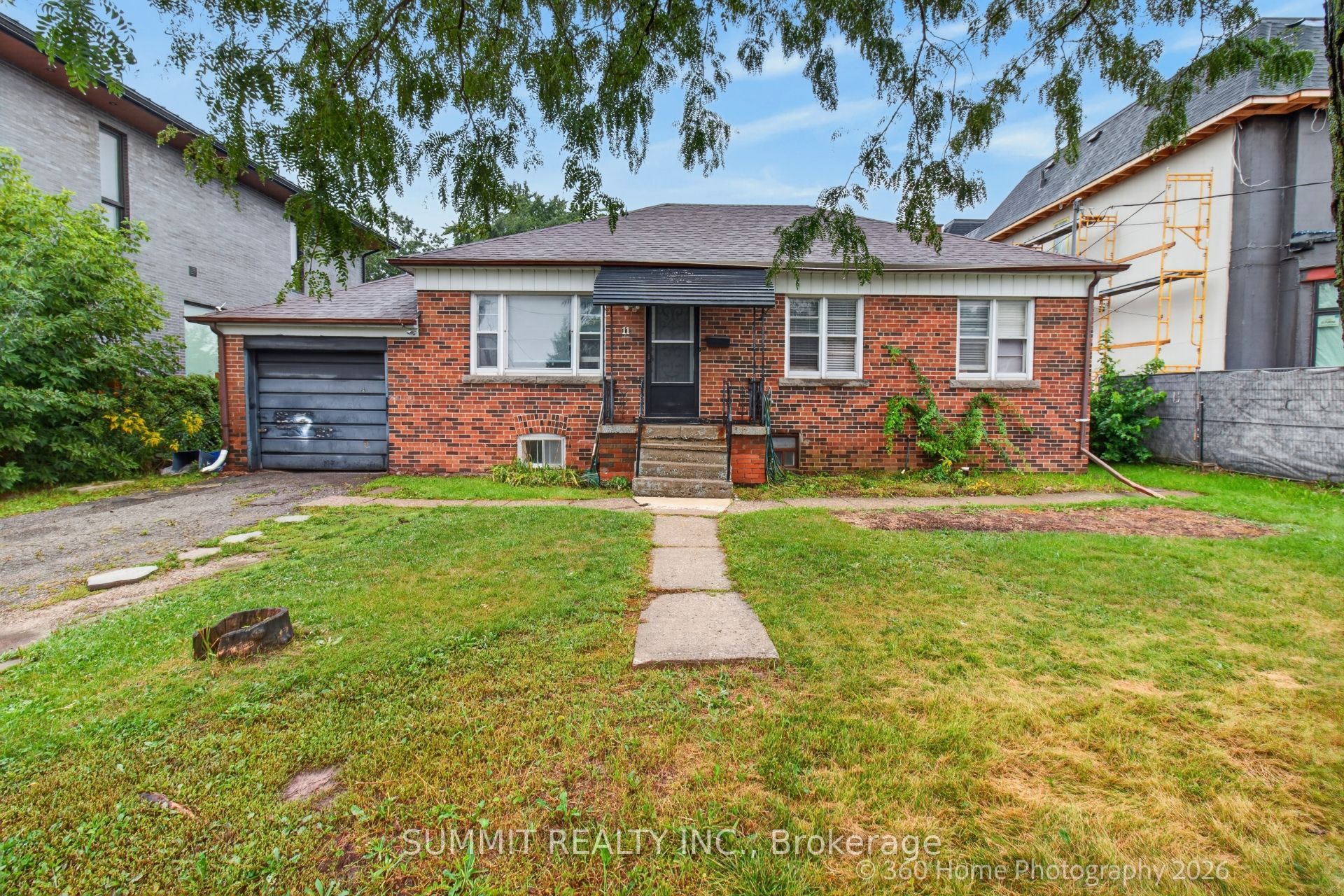 11 Faith Avenue, Toronto, ON M3H 1W2