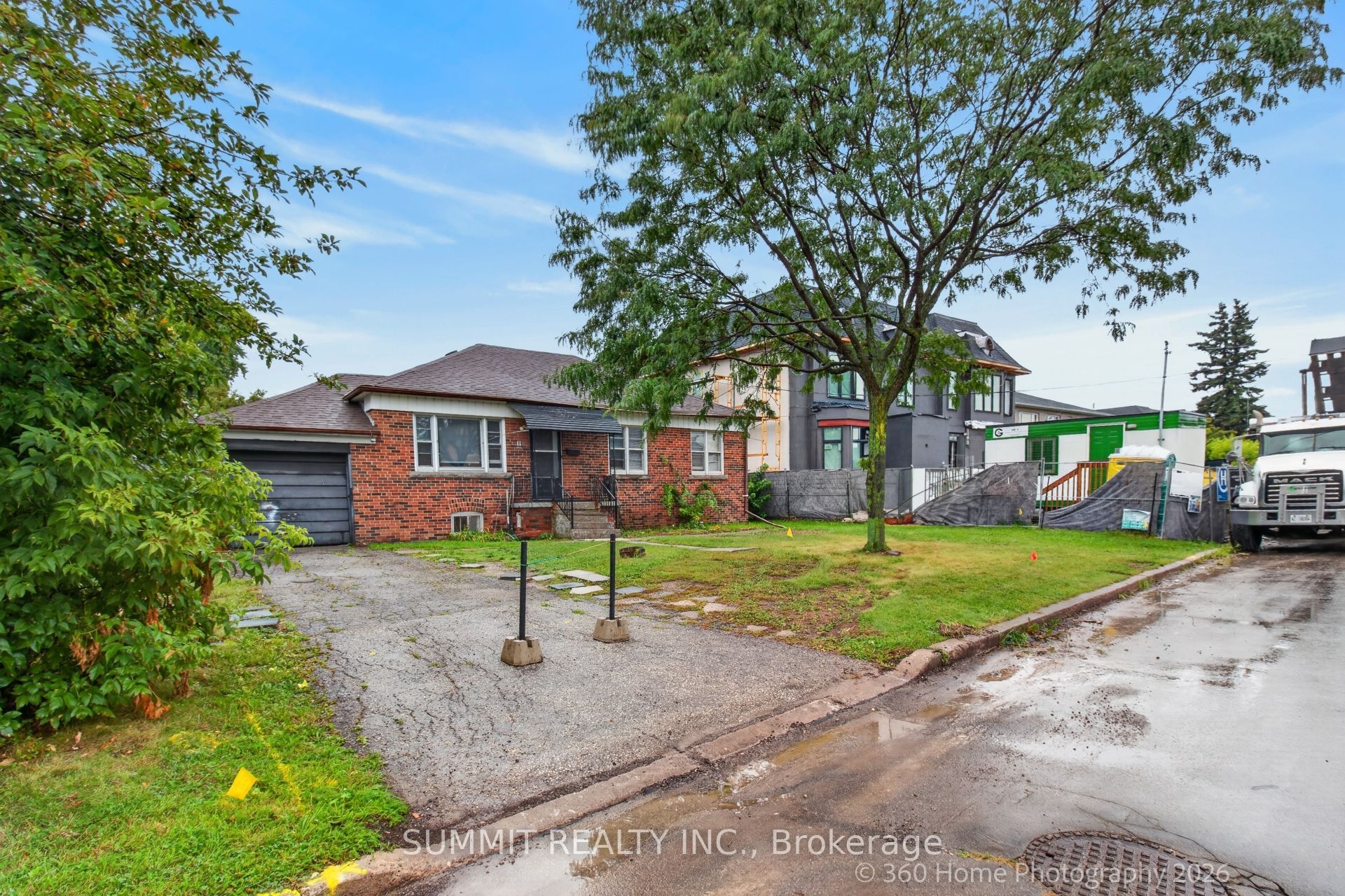 11 Faith Avenue, Toronto, ON M3H 1W2 photo 2