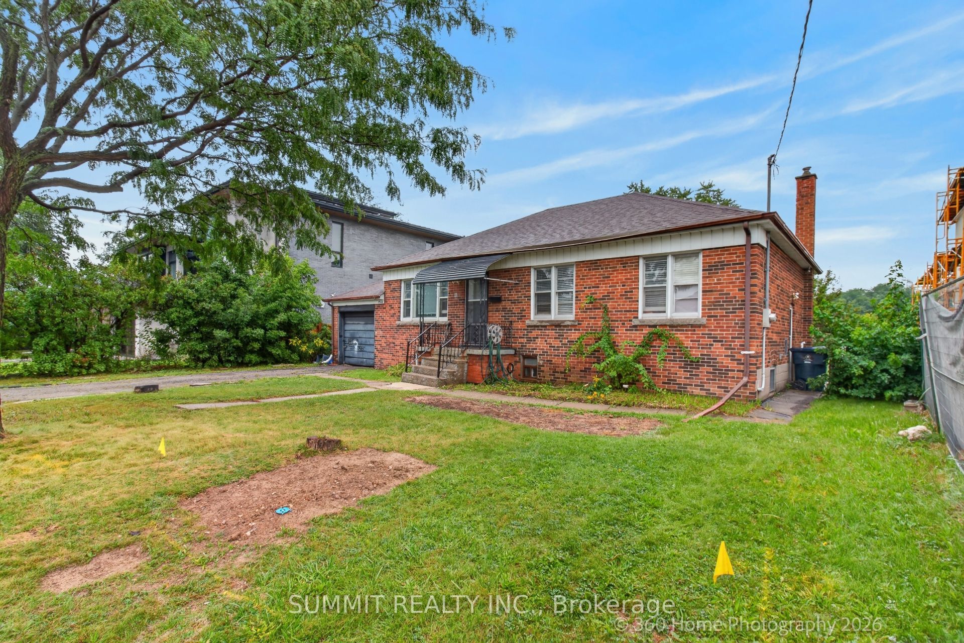 11 Faith Avenue, Toronto, ON M3H 1W2 photo 3