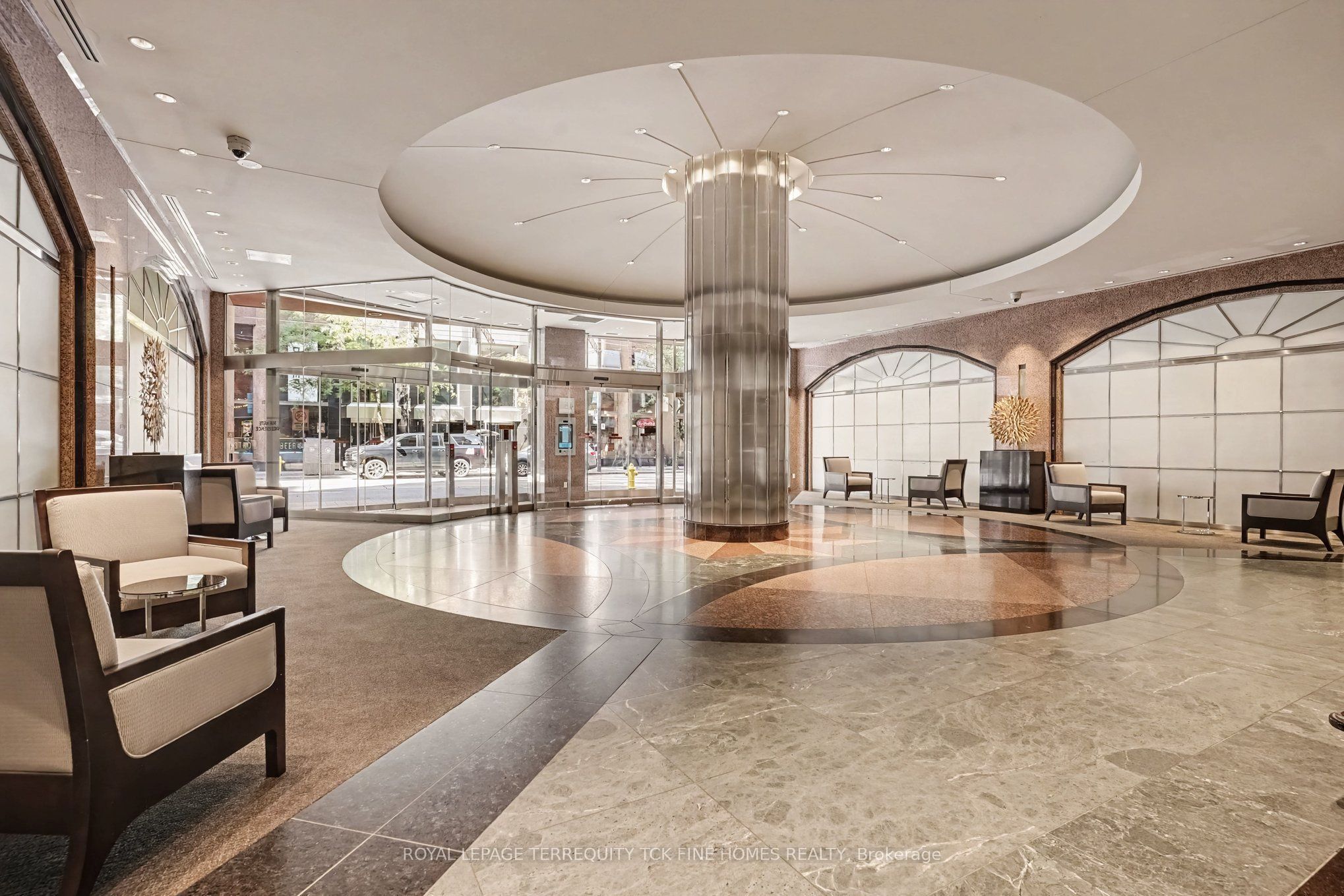 7 King Street E 1841, Toronto, ON M5C 3C5 photo 3