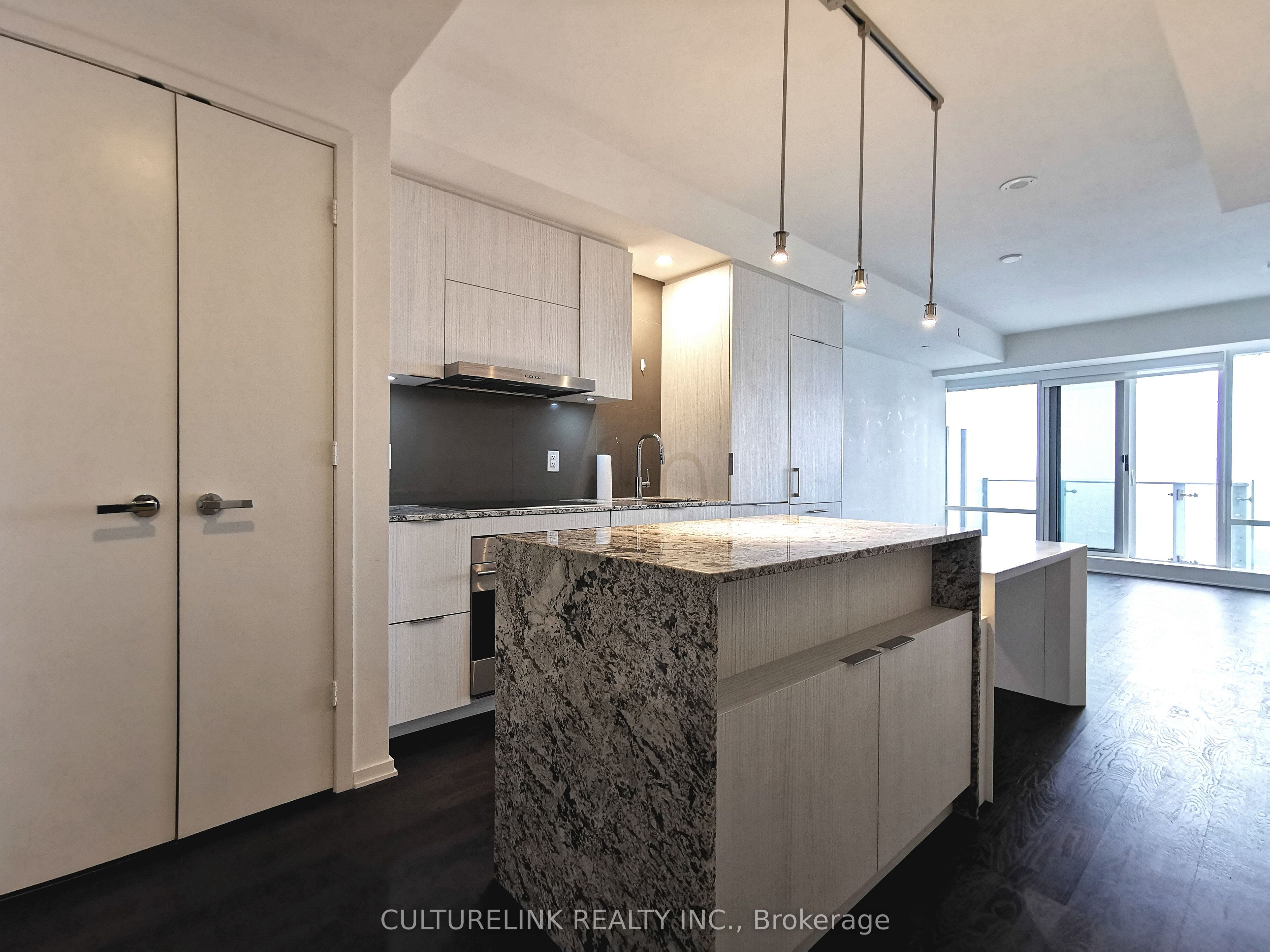 1 Bloor Street E 5508, Toronto, ON M4W 1A9 photo 3