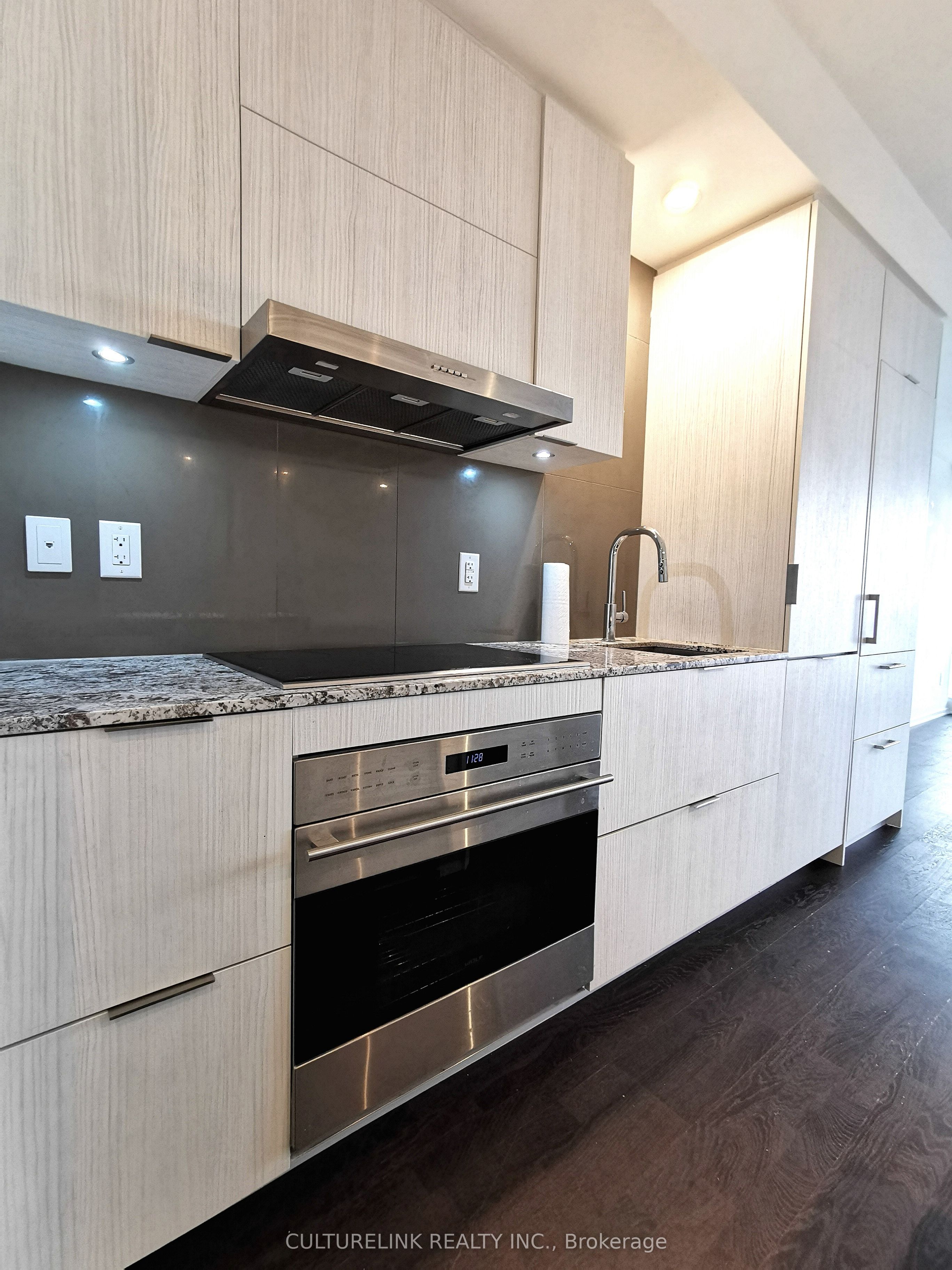 1 Bloor Street E 5508, Toronto, ON M4W 1A9 photo 4