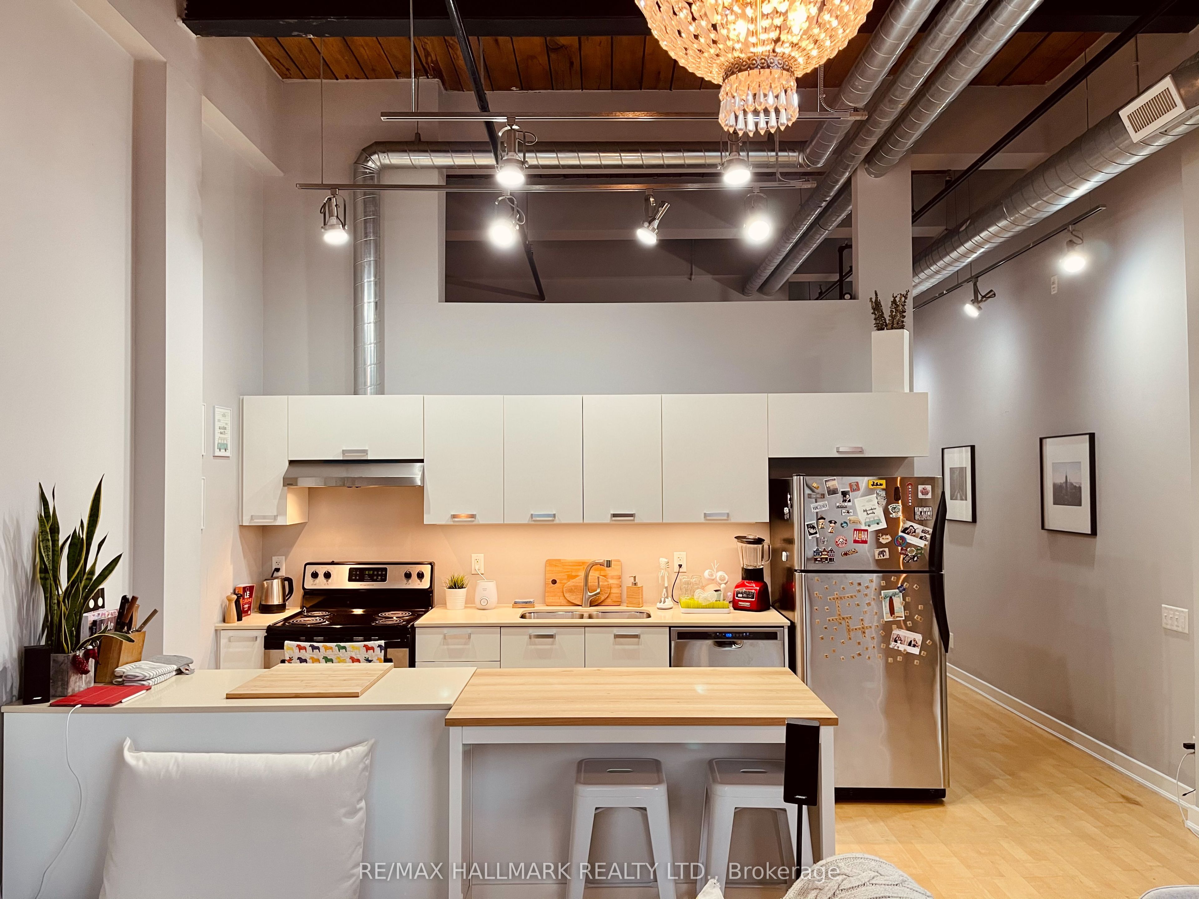 43 Hanna Avenue 309, Toronto, ON M6K 1X1 photo 2