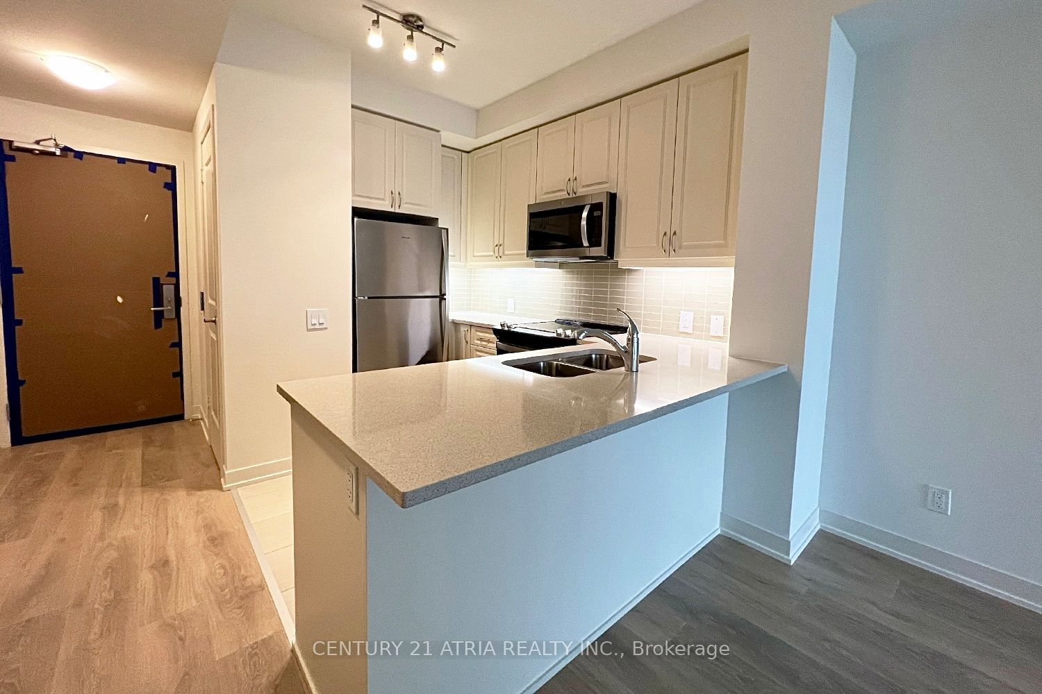 4955 Yonge Street 802, Toronto, ON M2N 0L8