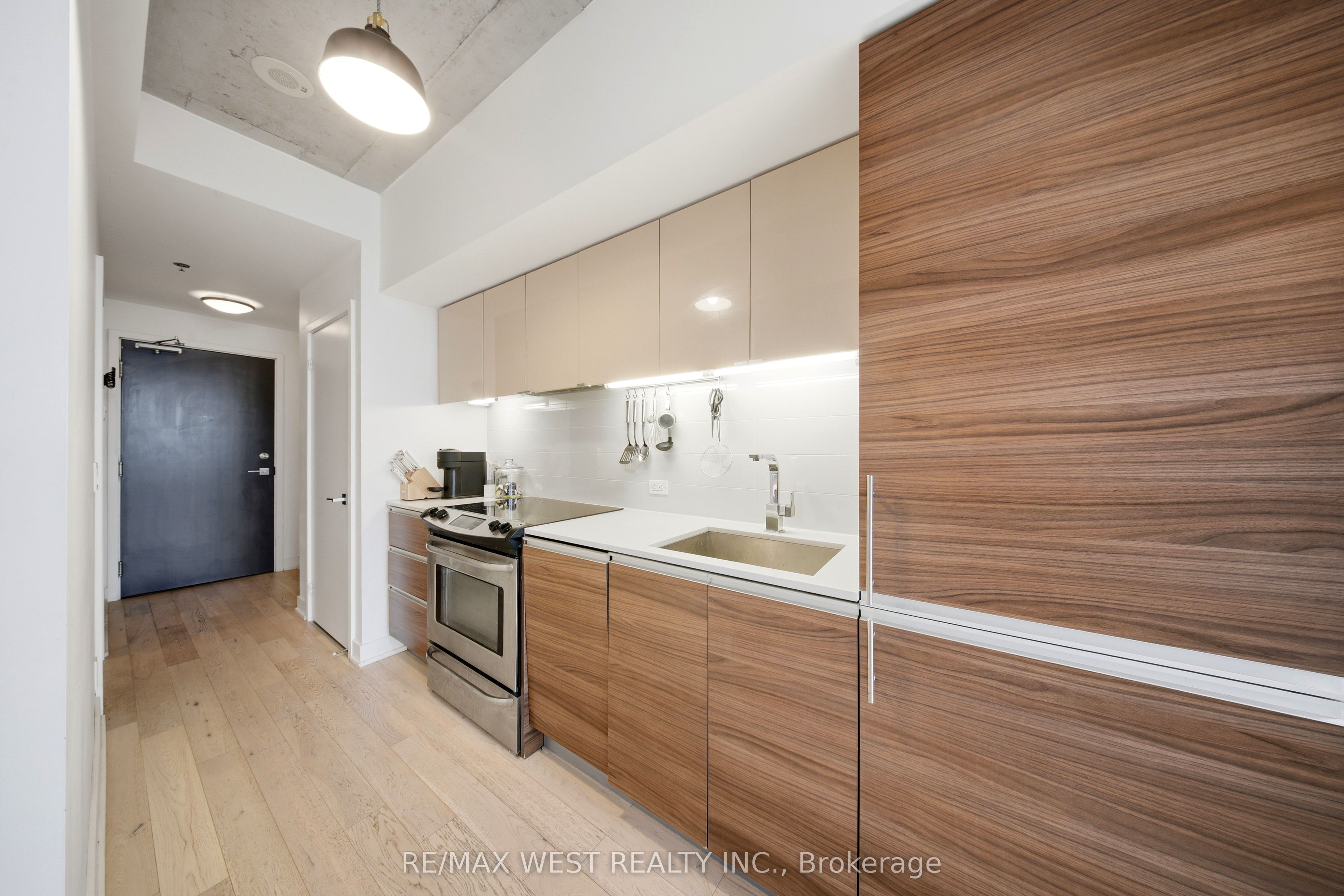 20 Minowan Miikan Lane 1810, Toronto, ON M6J 0E5 photo 4