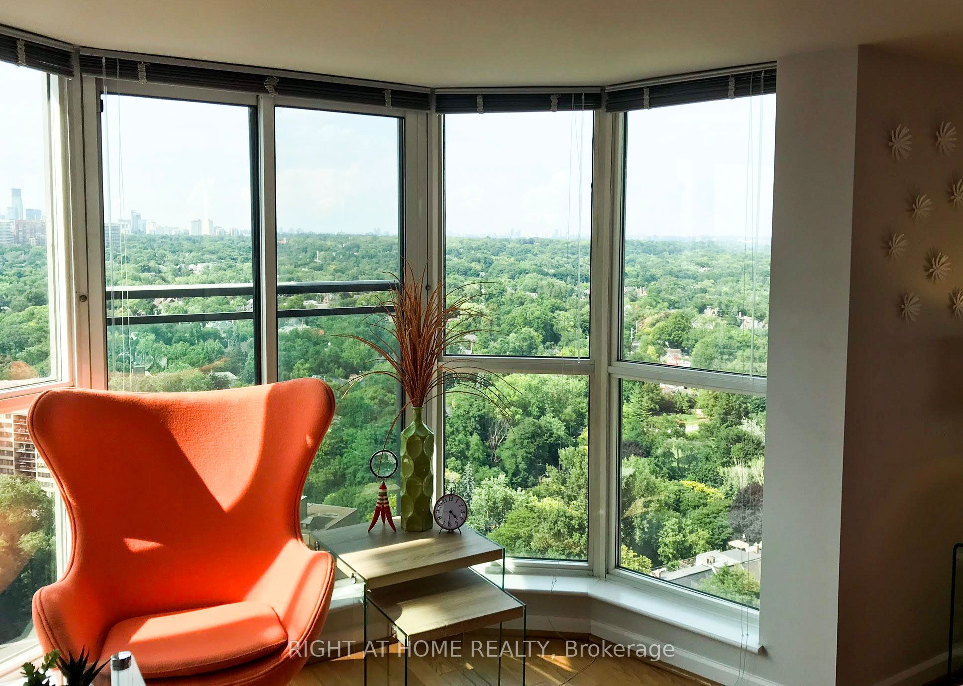 8 Park Road 2703, Toronto, ON M4W 3S5