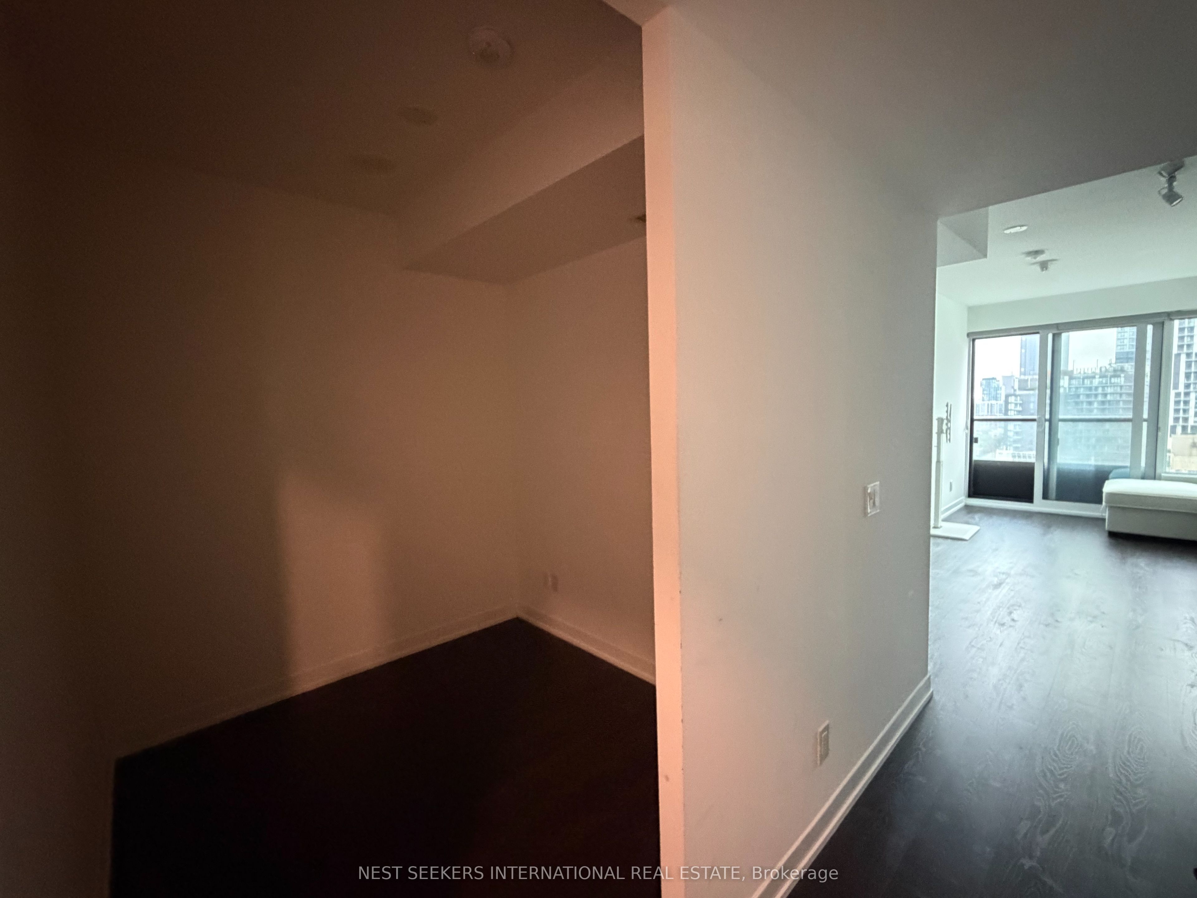 319 Jarvis Street 1716, Toronto, ON M5B 2C2 photo 4