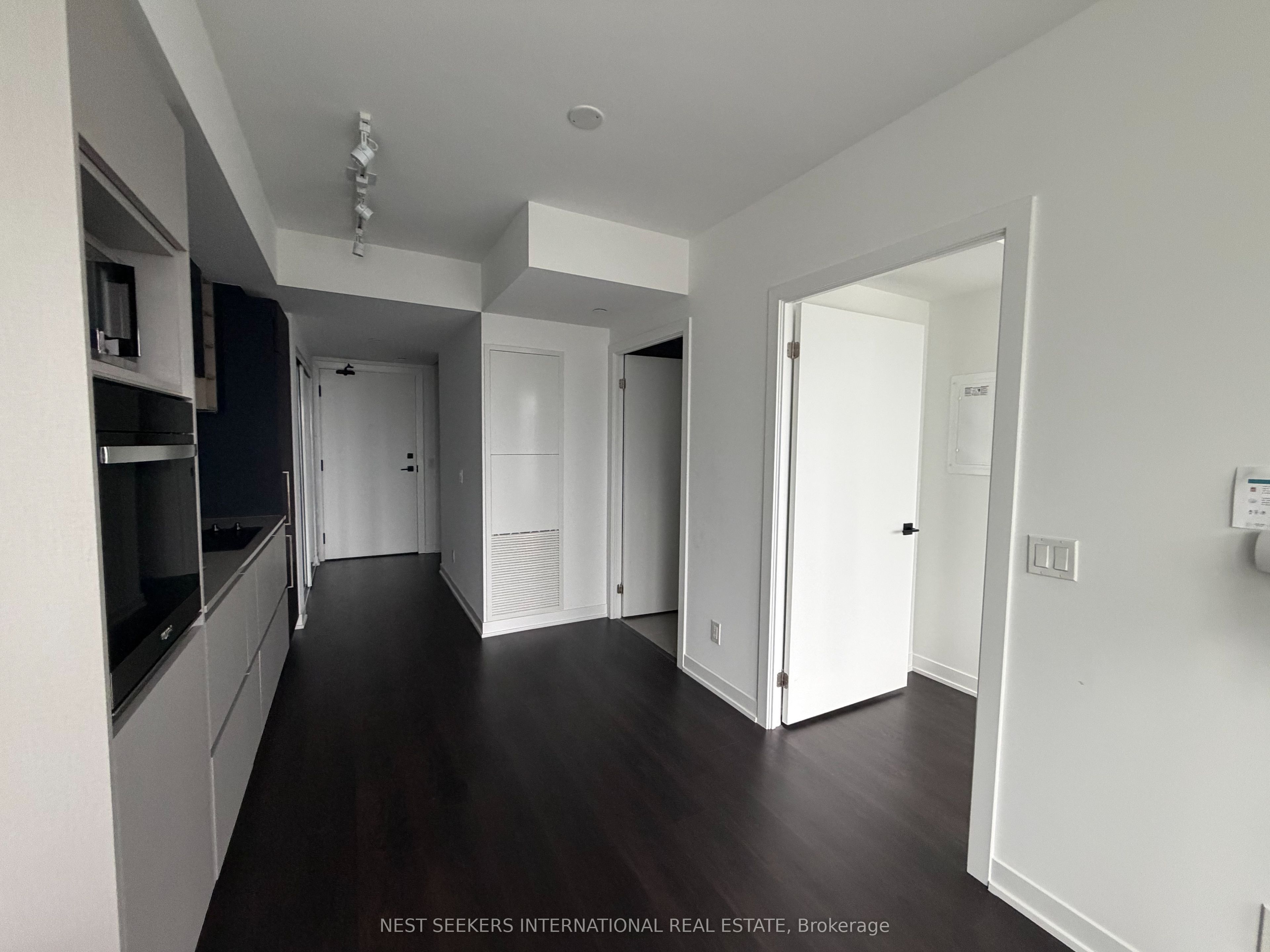 319 Jarvis Street 1716, Toronto, ON M5B 2C2 photo 5